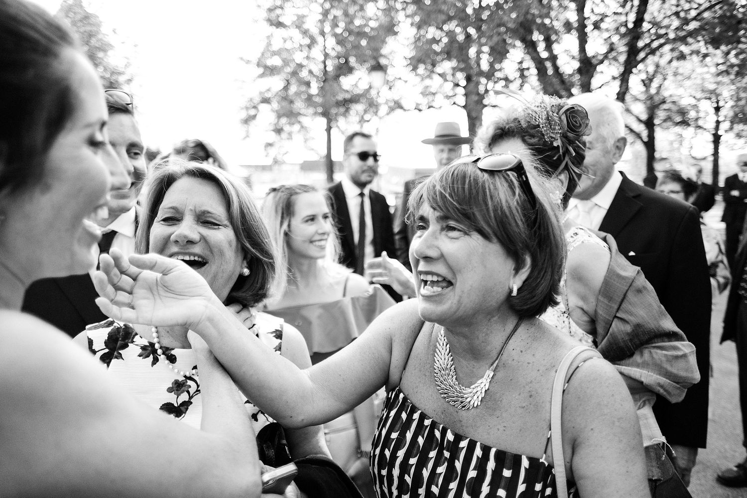 TLOOK photographe de mariage de style documentaire, sortie de l'église de vevey