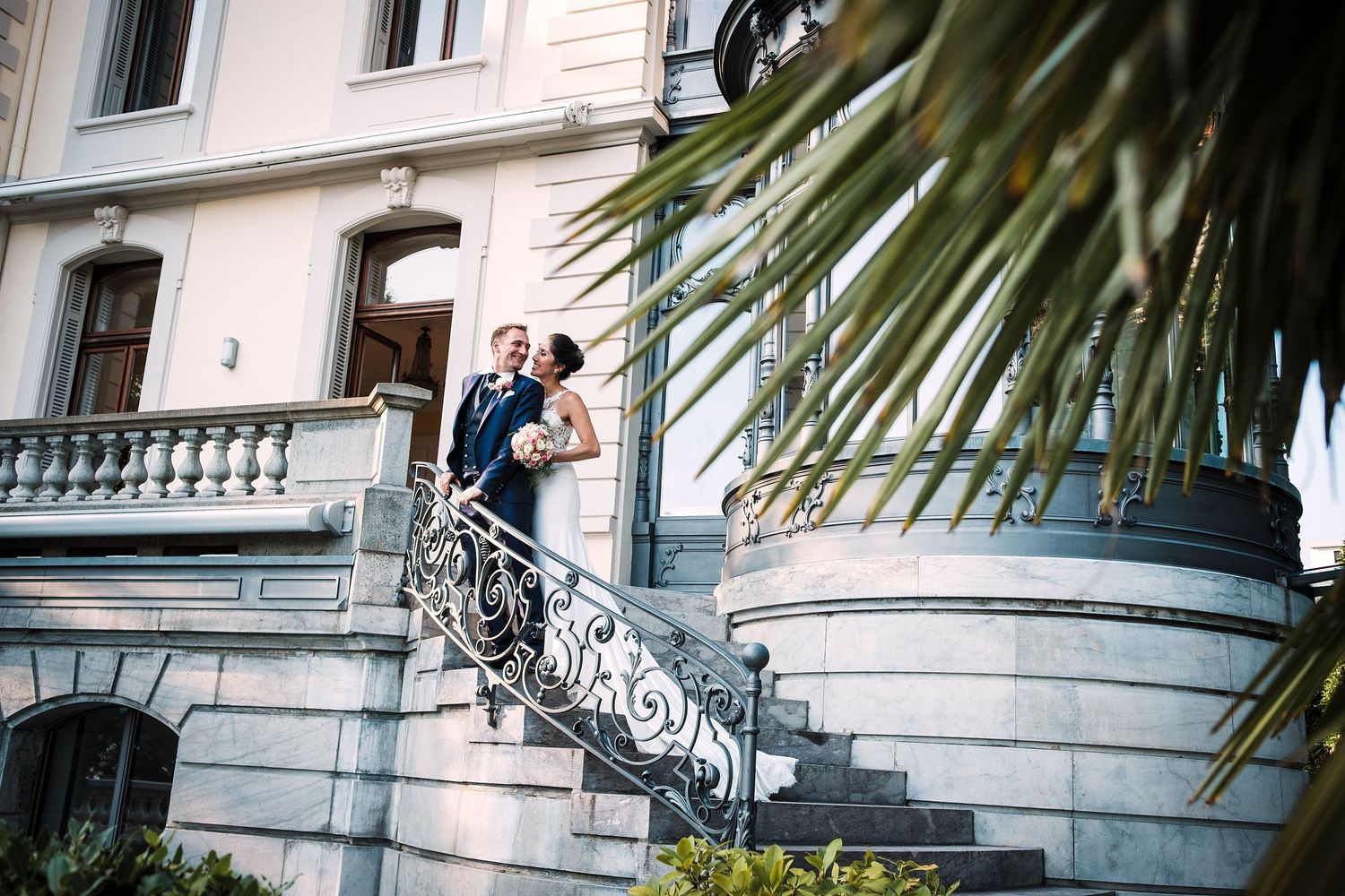 TLOOK photographe de mariage de style documentaire, Plexus galerie d'art à Montreux portraits des mariés
