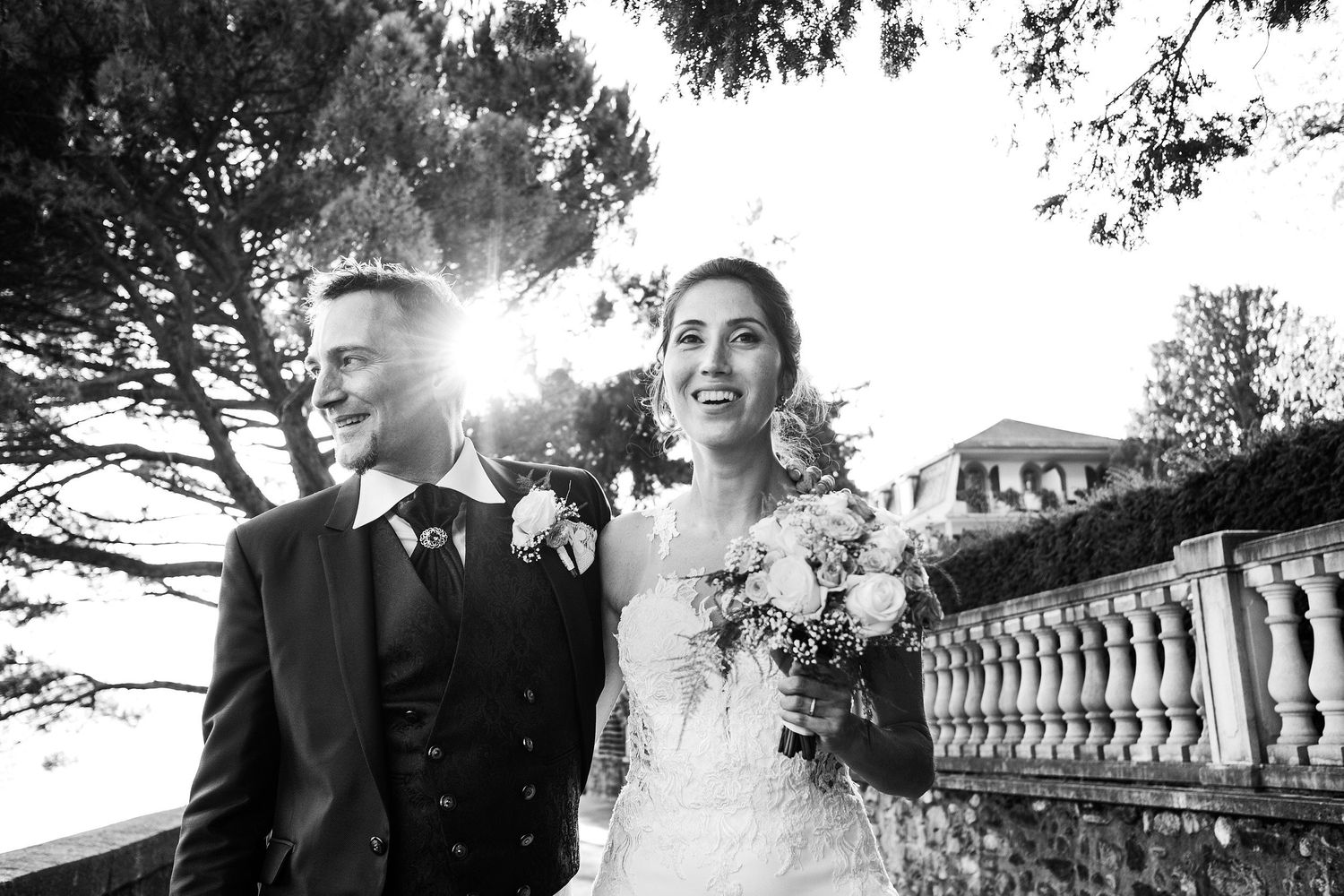 TLOOK photographe de mariage de style documentaire, Plexus galerie d'art à Montreux portraits des mariés au bord du lac léman
