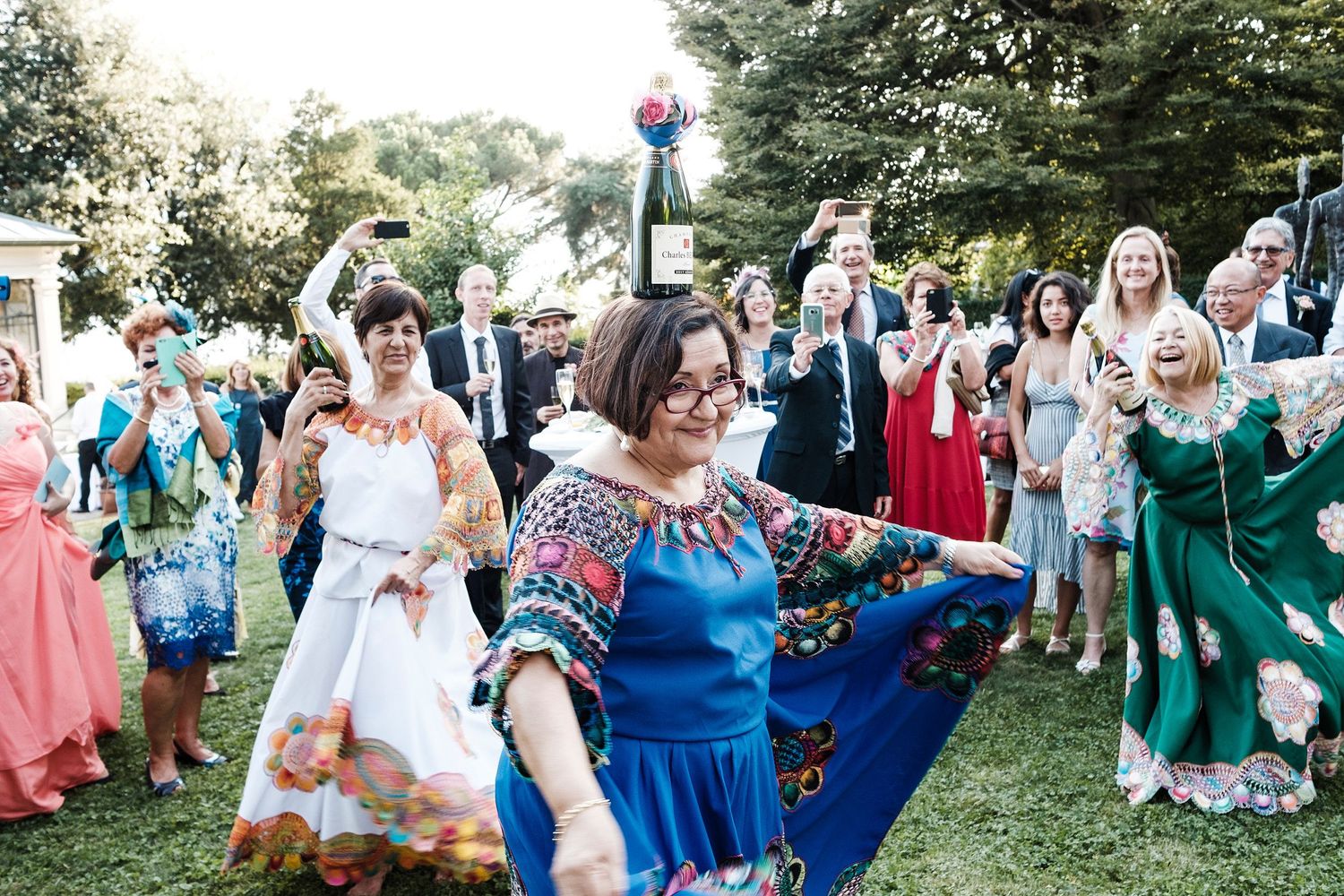 TLOOK photographe de mariage de style documentaire, au plexus à montreux cocktail danse