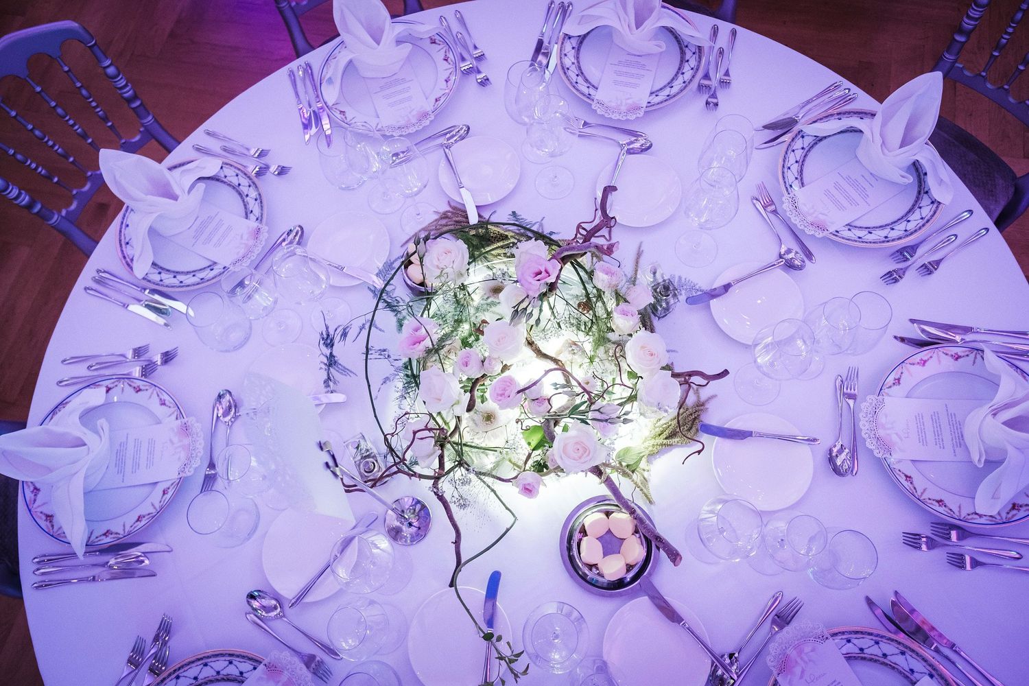 TLOOK photographe de mariage de style documentaire, au grand hôtel du lac à vevey décoration des tables