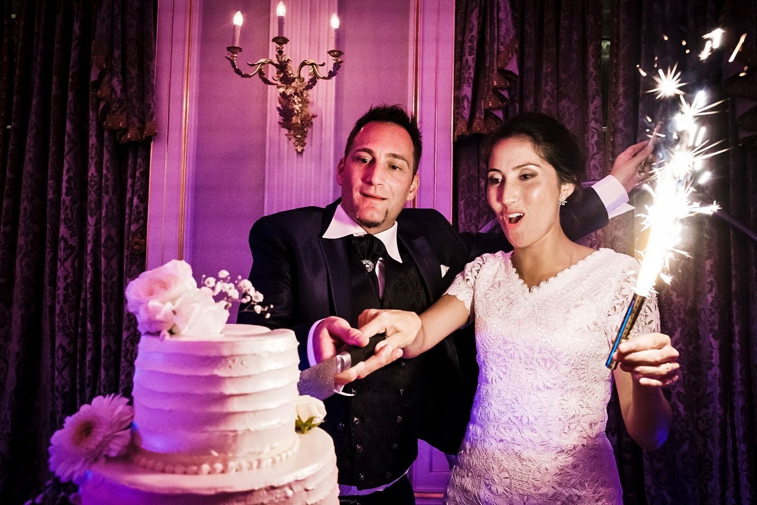 TLOOK photographe de mariage de style documentaire, au grand hôtel du lac à vevey soirée coupe du gâteau