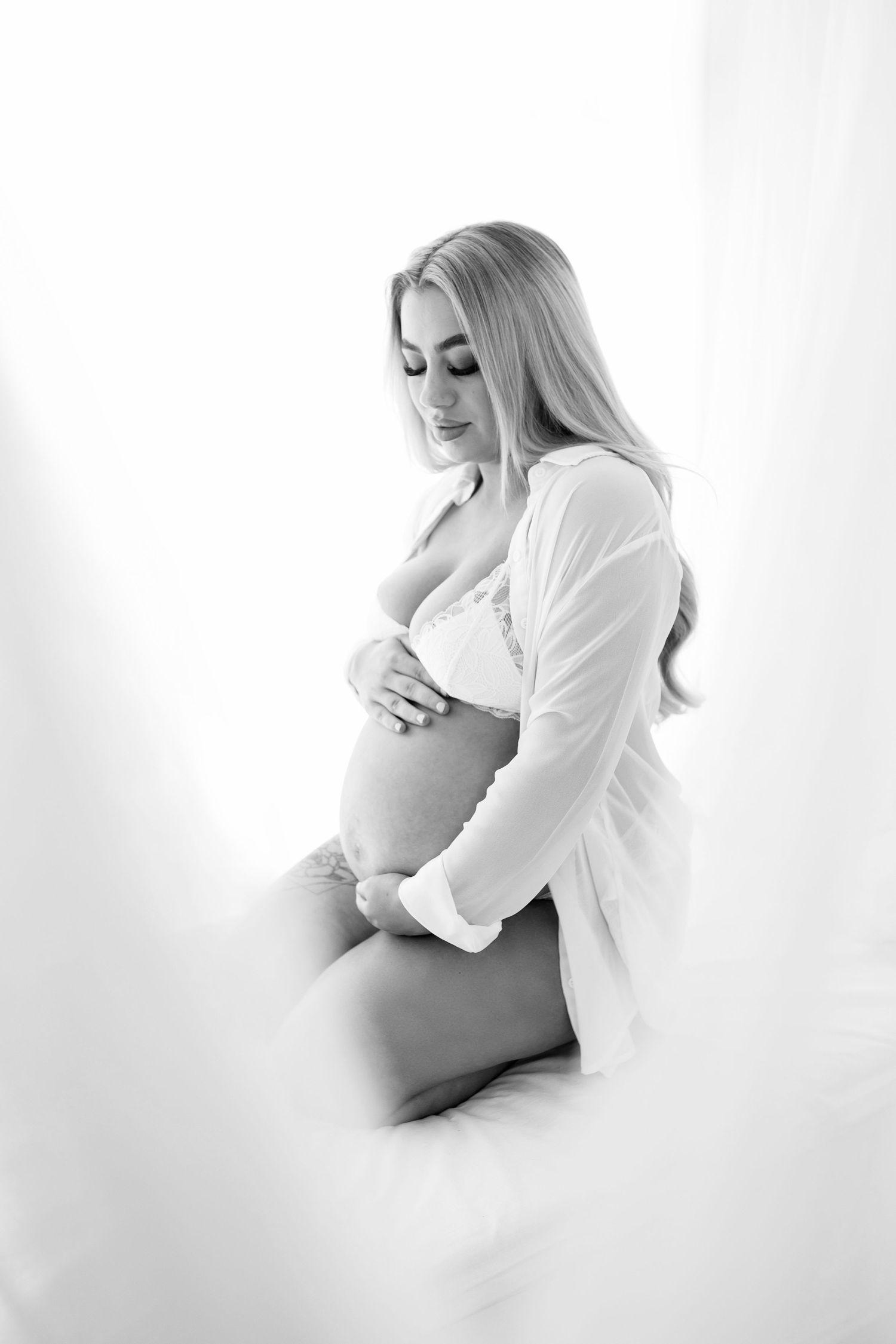 Maternity portrait bump shoot backlit little wonderland photography widnes cheshire