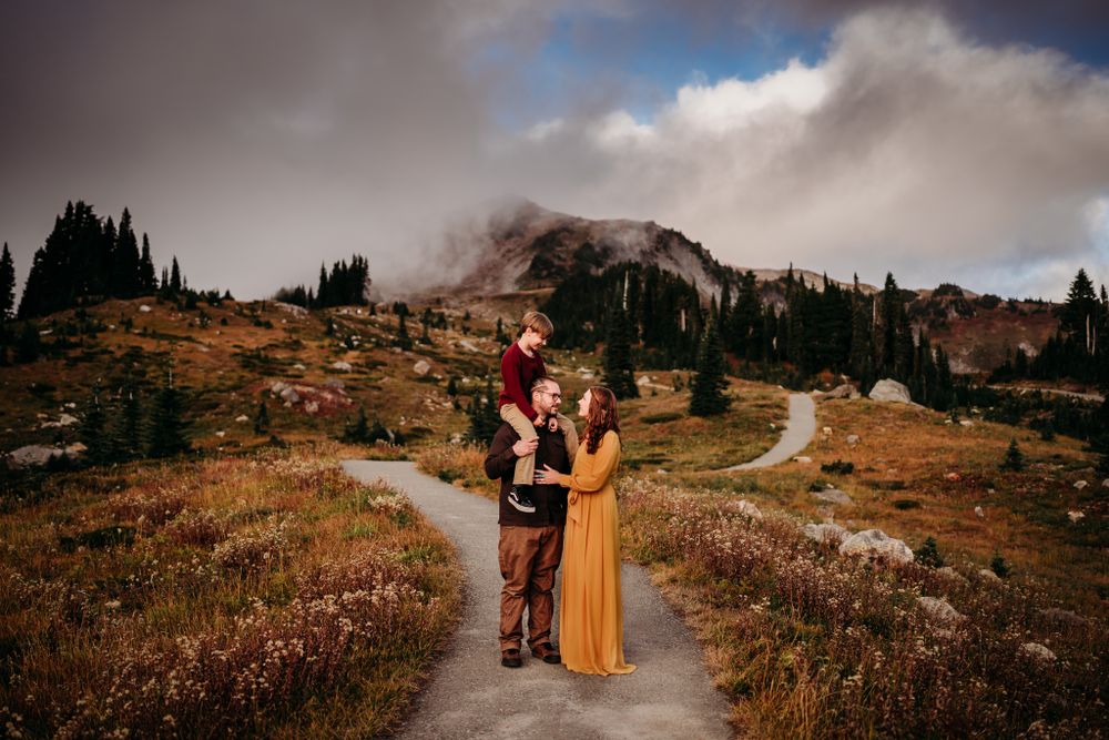 mount rainier family portrait session by wander and wild photography