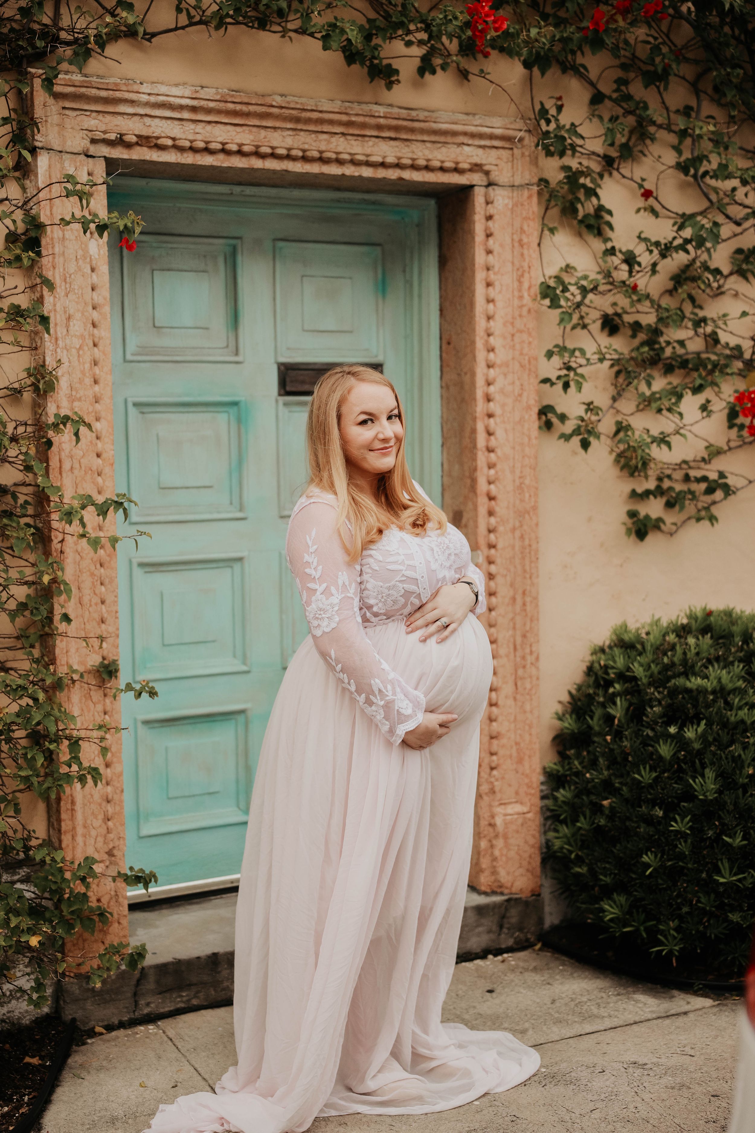 CADY LIFESTYLE MATERNITY PORTRAIT SESSION ON WORTH AVE ON PALM BEACH