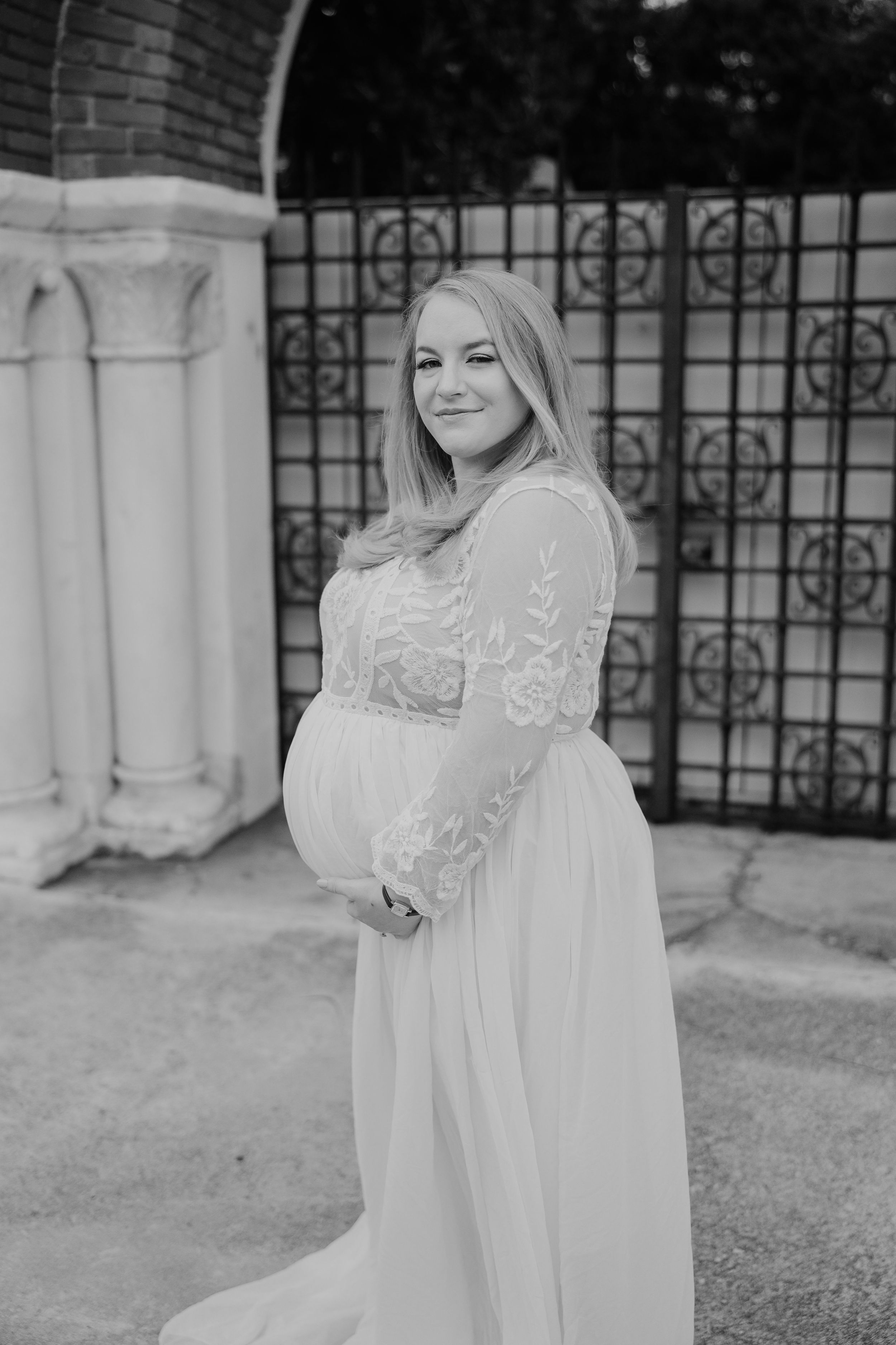 CADY LIFESTYLE MATERNITY PORTRAIT SESSION ON WORTH AVE ON PALM BEACH