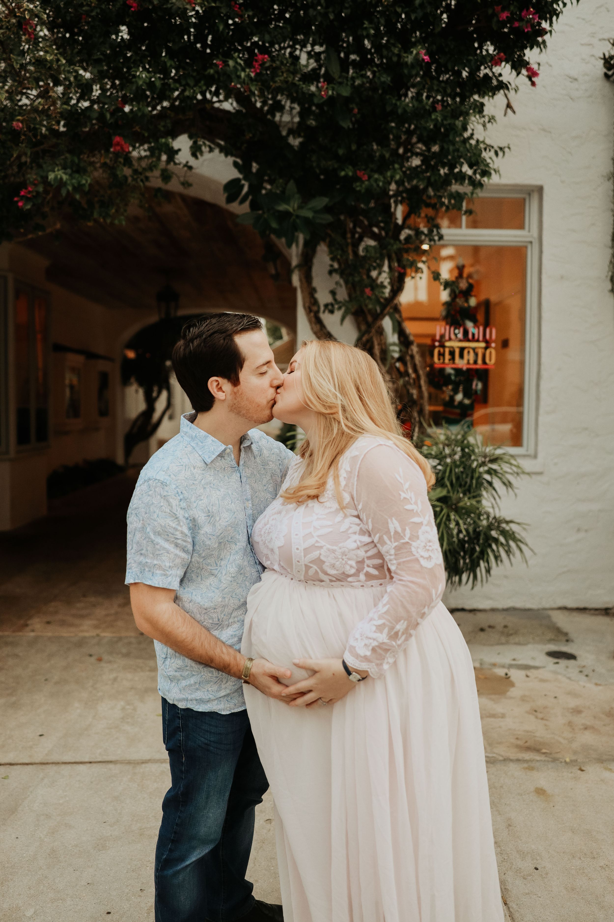 CADY LIFESTYLE MATERNITY PORTRAIT SESSION ON WORTH AVE ON PALM BEACH