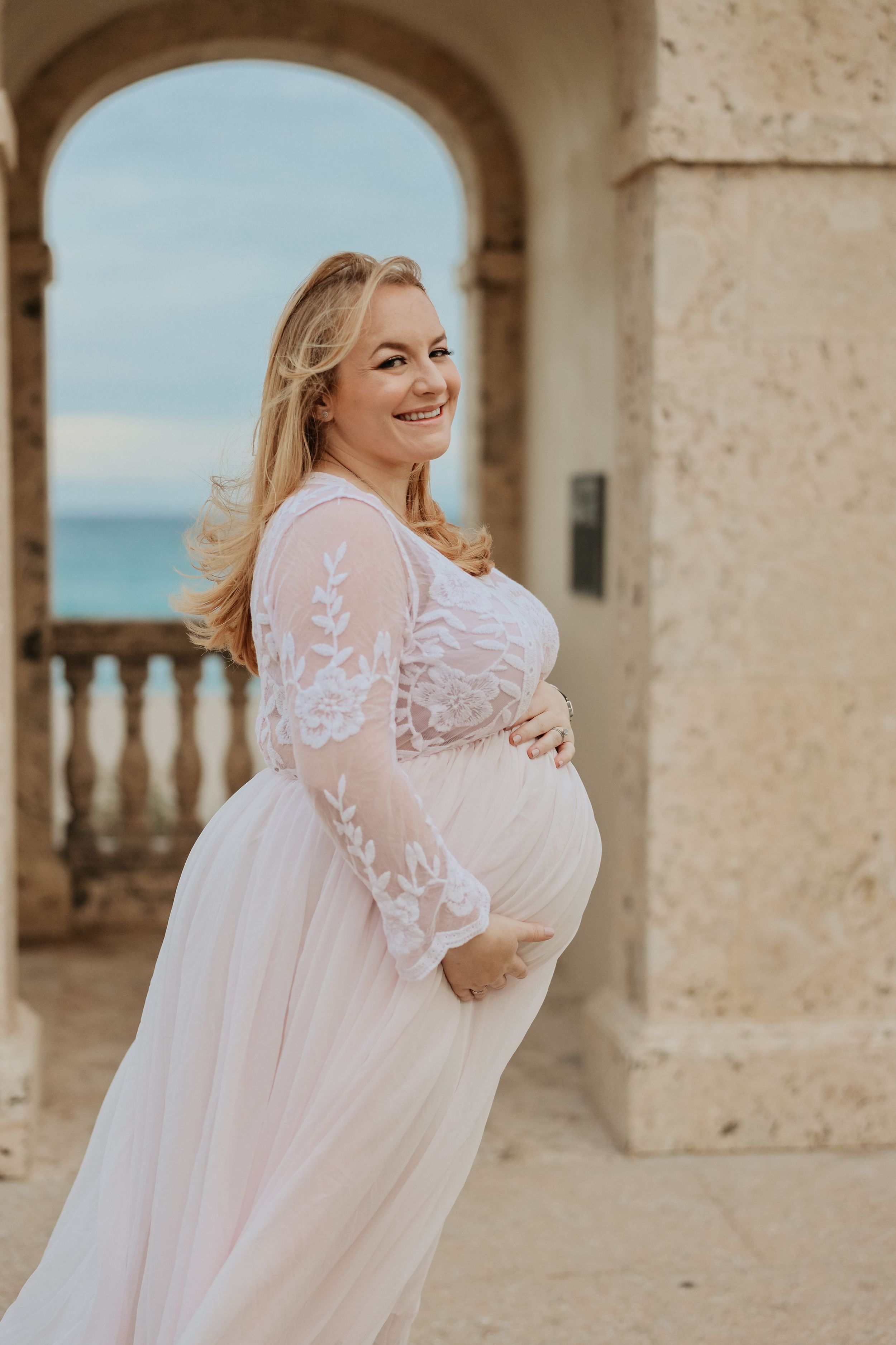 CADY LIFESTYLE MATERNITY PORTRAIT SESSION ON WORTH AVE ON PALM BEACH