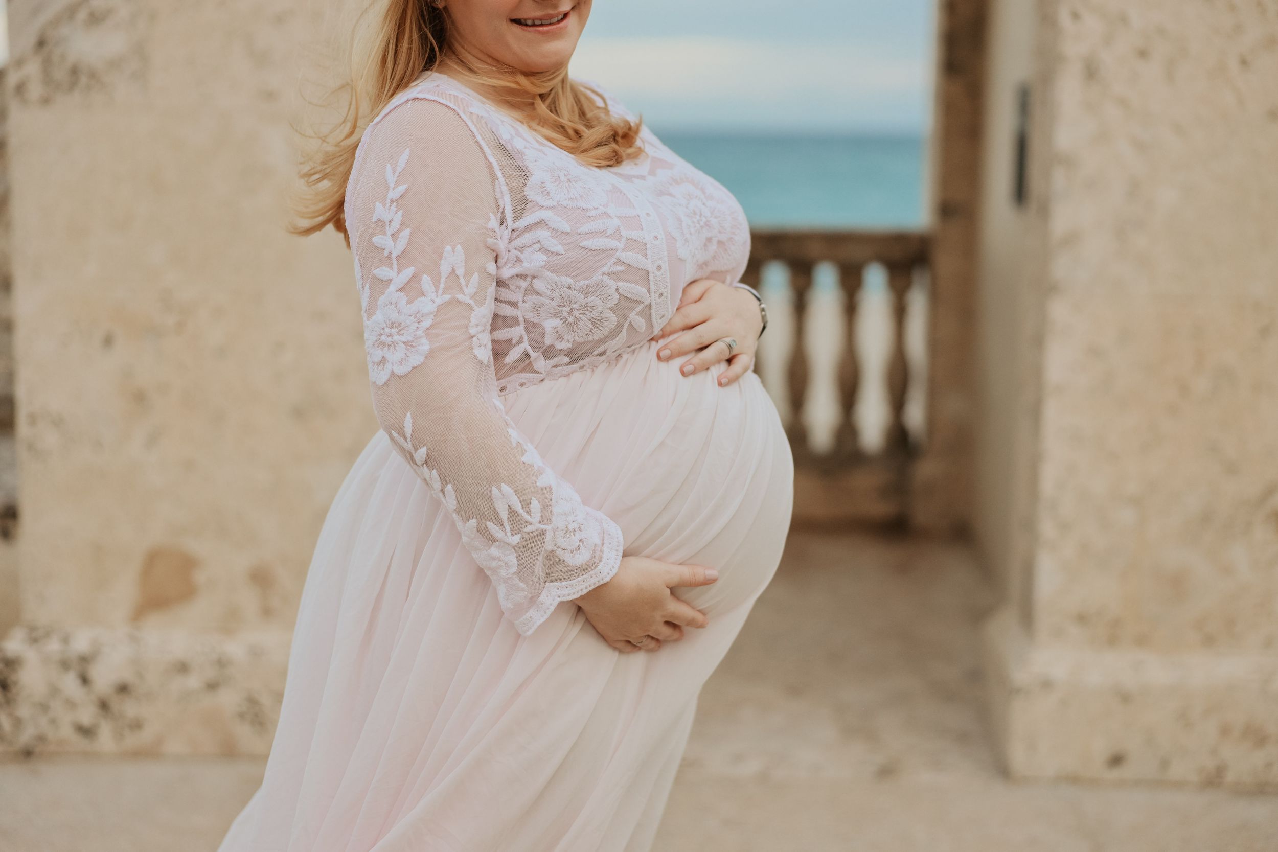 CADY LIFESTYLE MATERNITY PORTRAIT SESSION ON WORTH AVE ON PALM BEACH