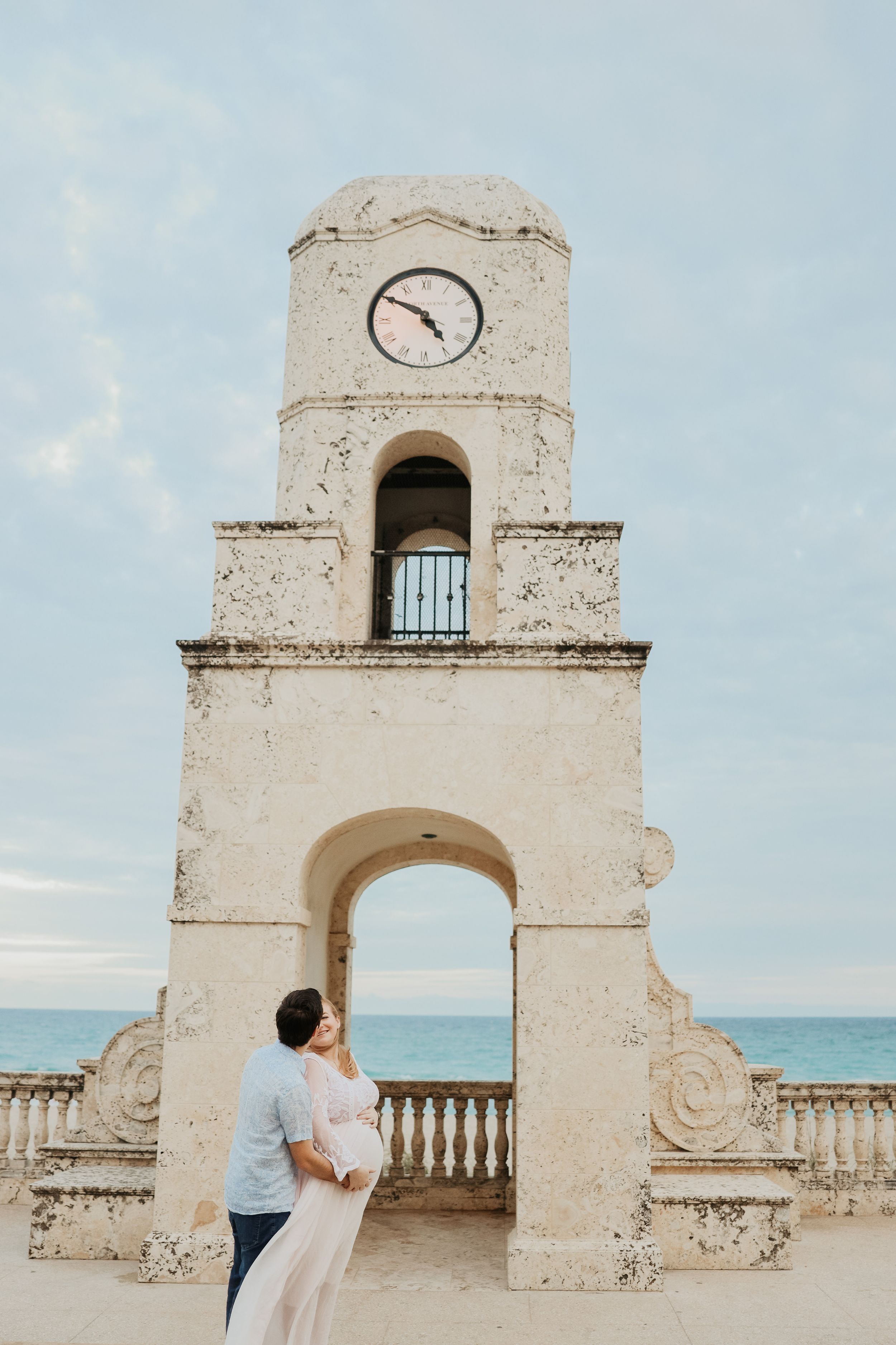 CADY LIFESTYLE MATERNITY PORTRAIT SESSION ON WORTH AVE ON PALM BEACH