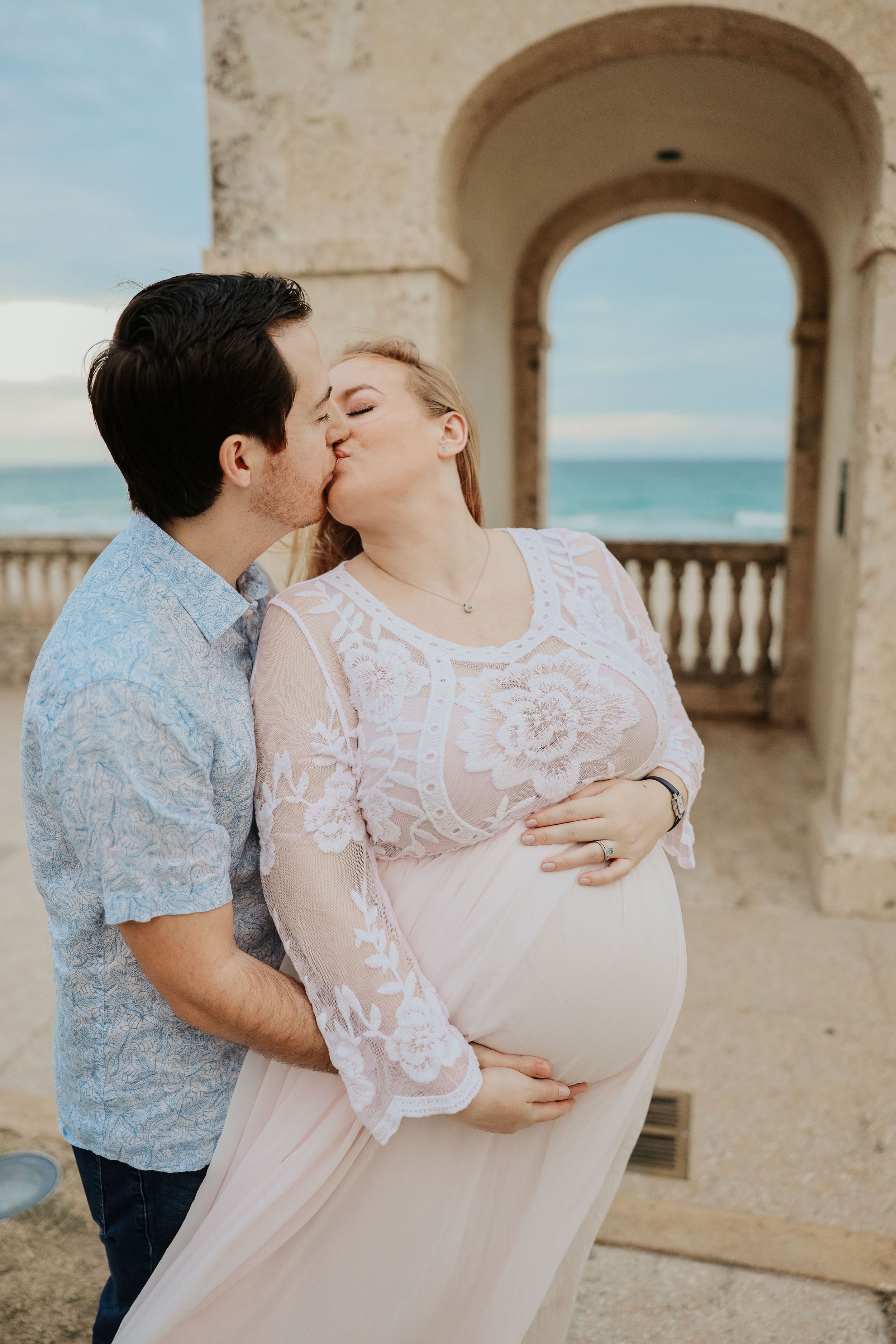 CADY LIFESTYLE MATERNITY PORTRAIT SESSION ON WORTH AVE ON PALM BEACH