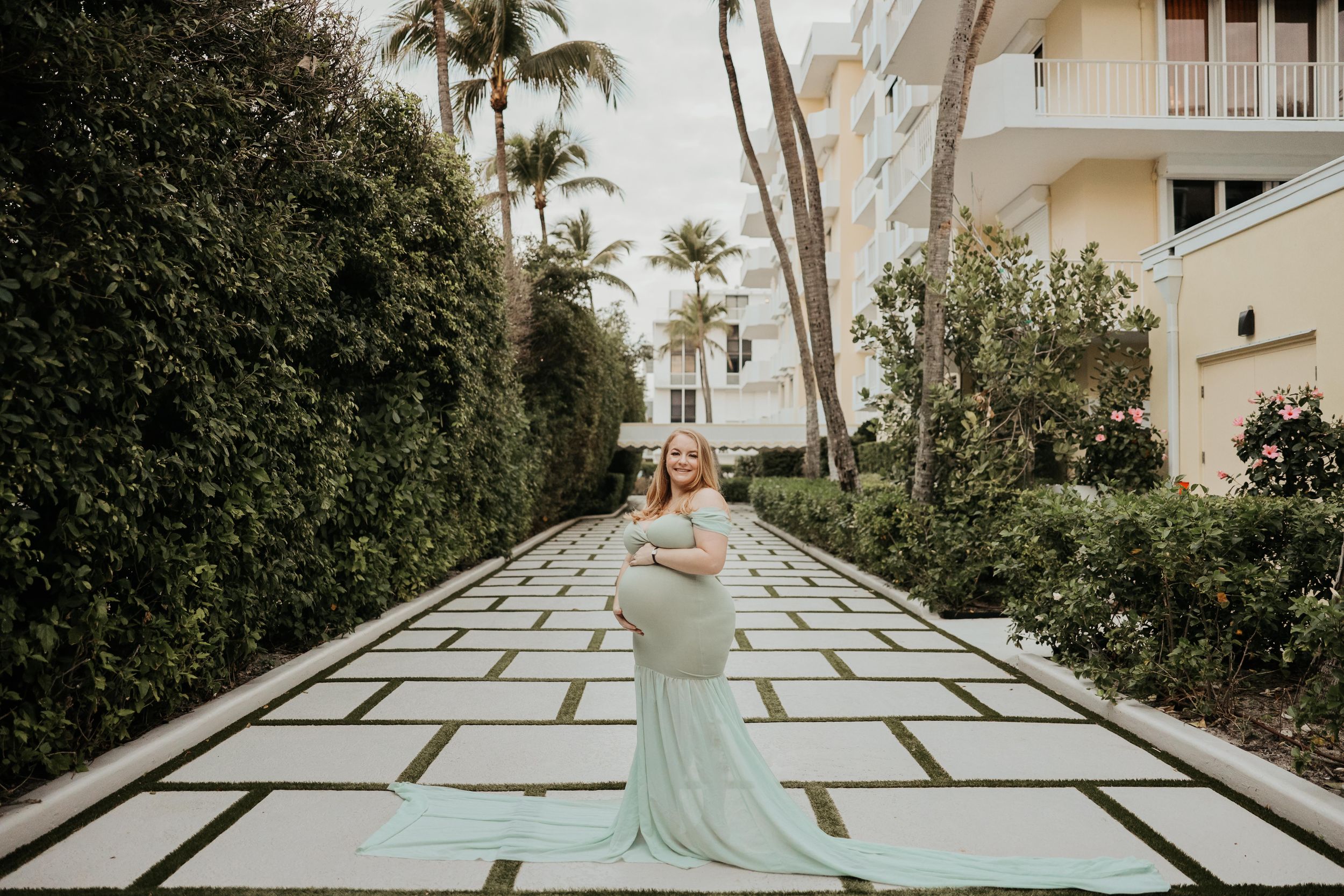 CADY LIFESTYLE MATERNITY PORTRAIT SESSION ON WORTH AVE ON PALM BEACH