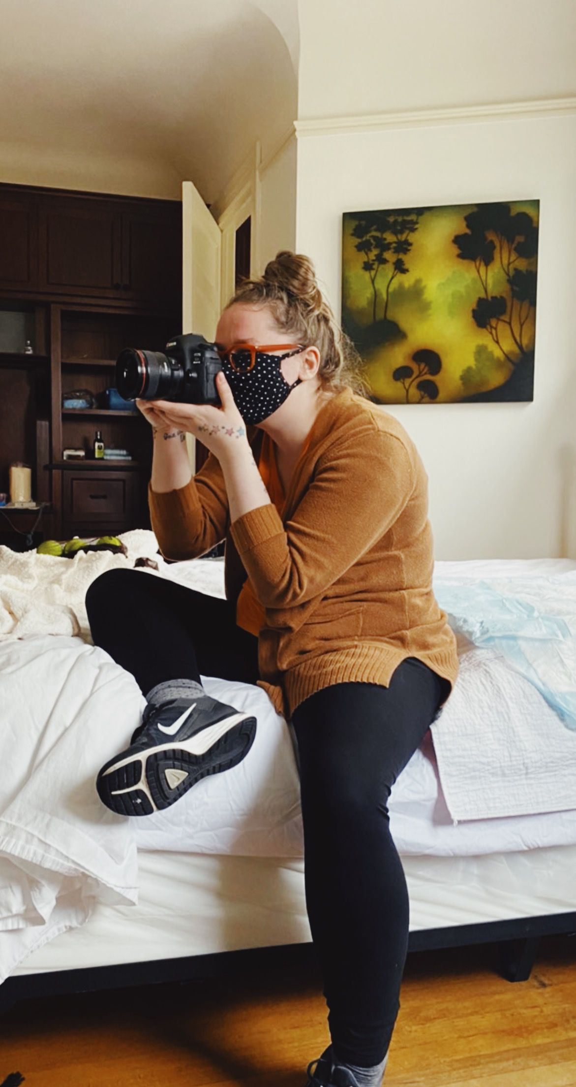 kimberly taking photo at birth center birth photographer portland oregon