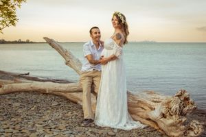 outdoor maternity session port Credit Rattray Marsh
