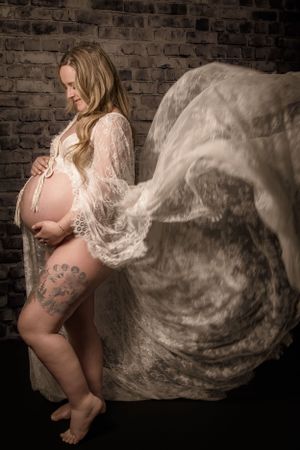 maternity session with lhandmade lace gown