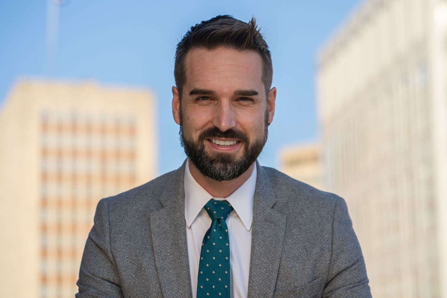 Experience our outdoor headshot sessions, utilizing natural light for a fresh and vibrant look.
