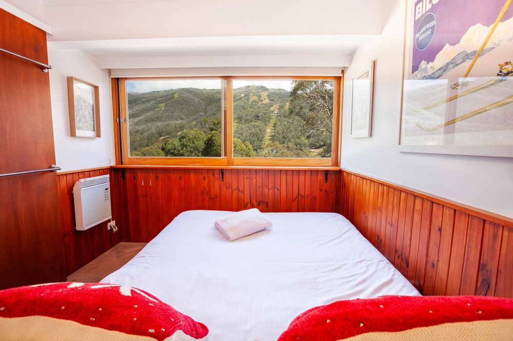 bedroom mountain views thredbo
