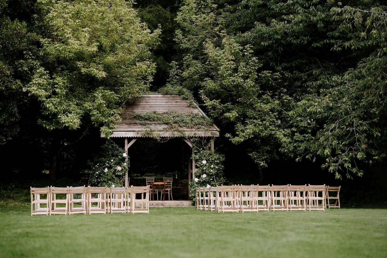 Pennard-house-outdoor-wedding-ceremony