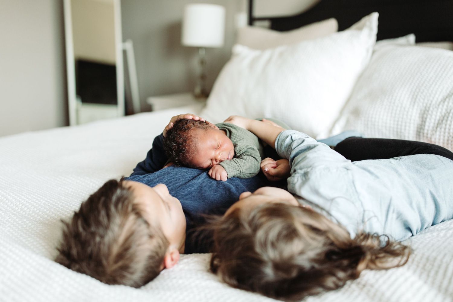 newborn family photography wedding photographer Sydney Aumell in home session Lake Chelan Leavenworth Wenatchee