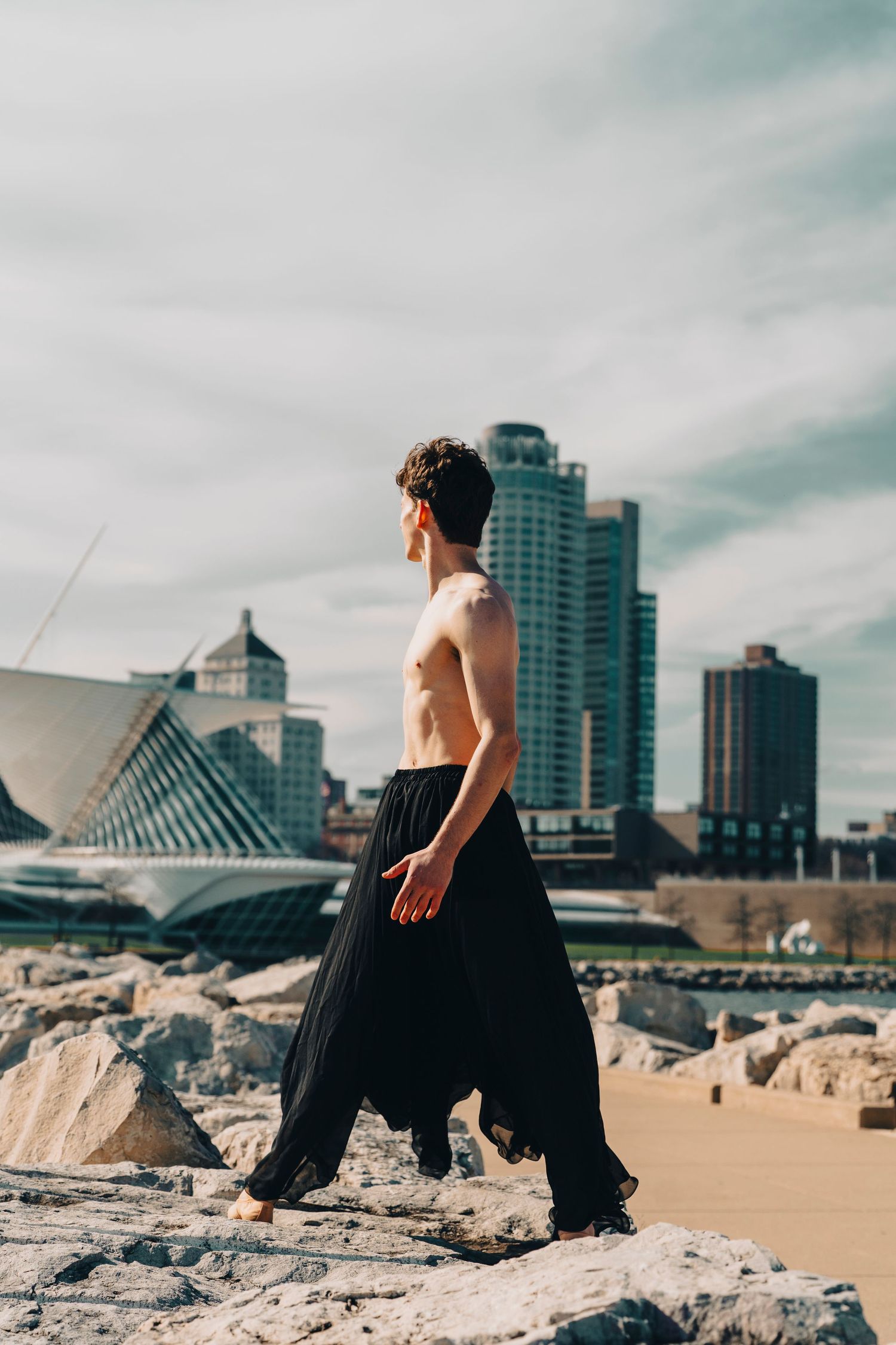 Milwaukee Ballet dancers executing a perfect pas de deux pose near the Milwaukee Art Museum’s iconic architecture for male ballet dancer