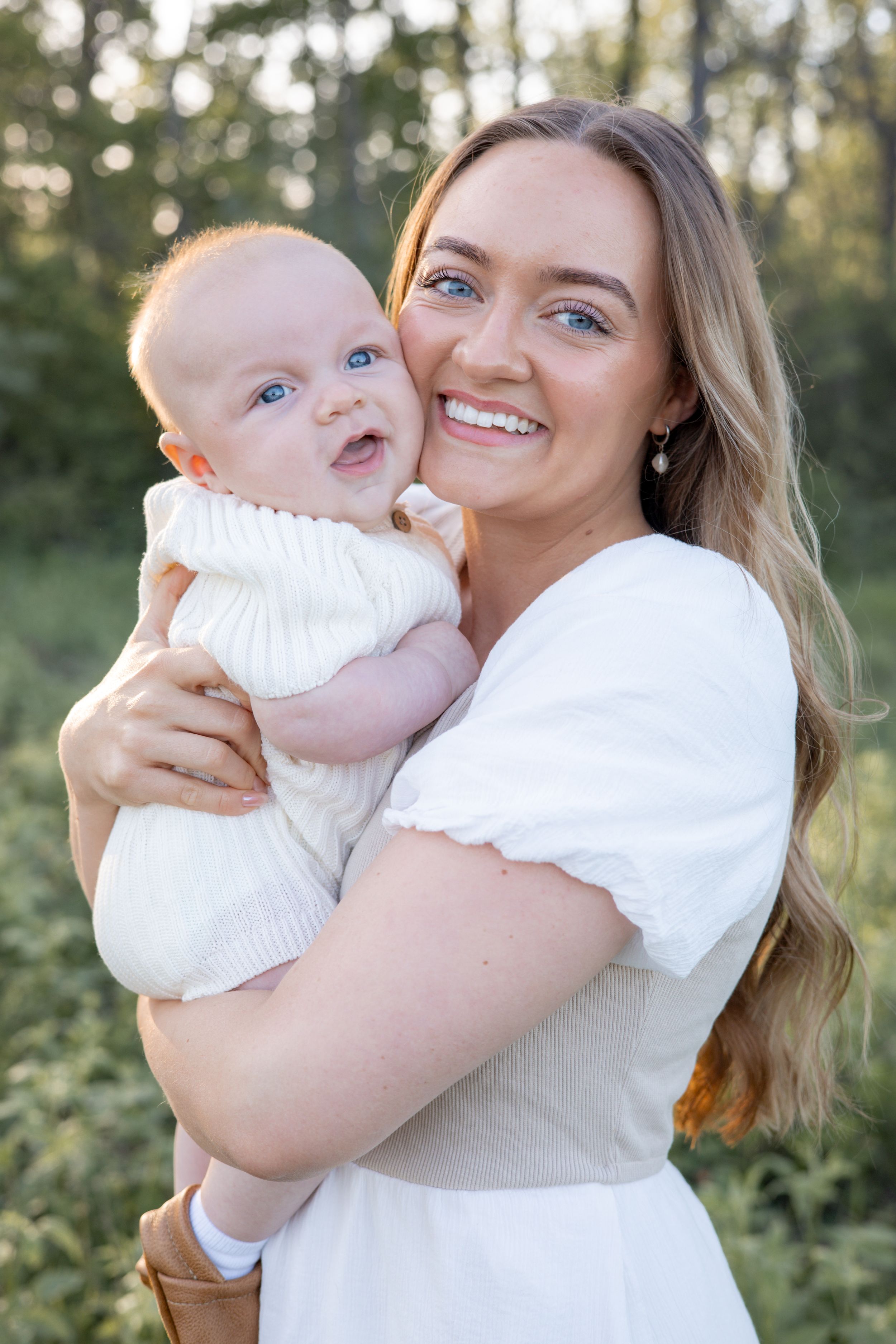 Waynesboro, Virginia lifestyle photographer capturing outdoor family portraits. Cherish authentic moments and freeze memories.