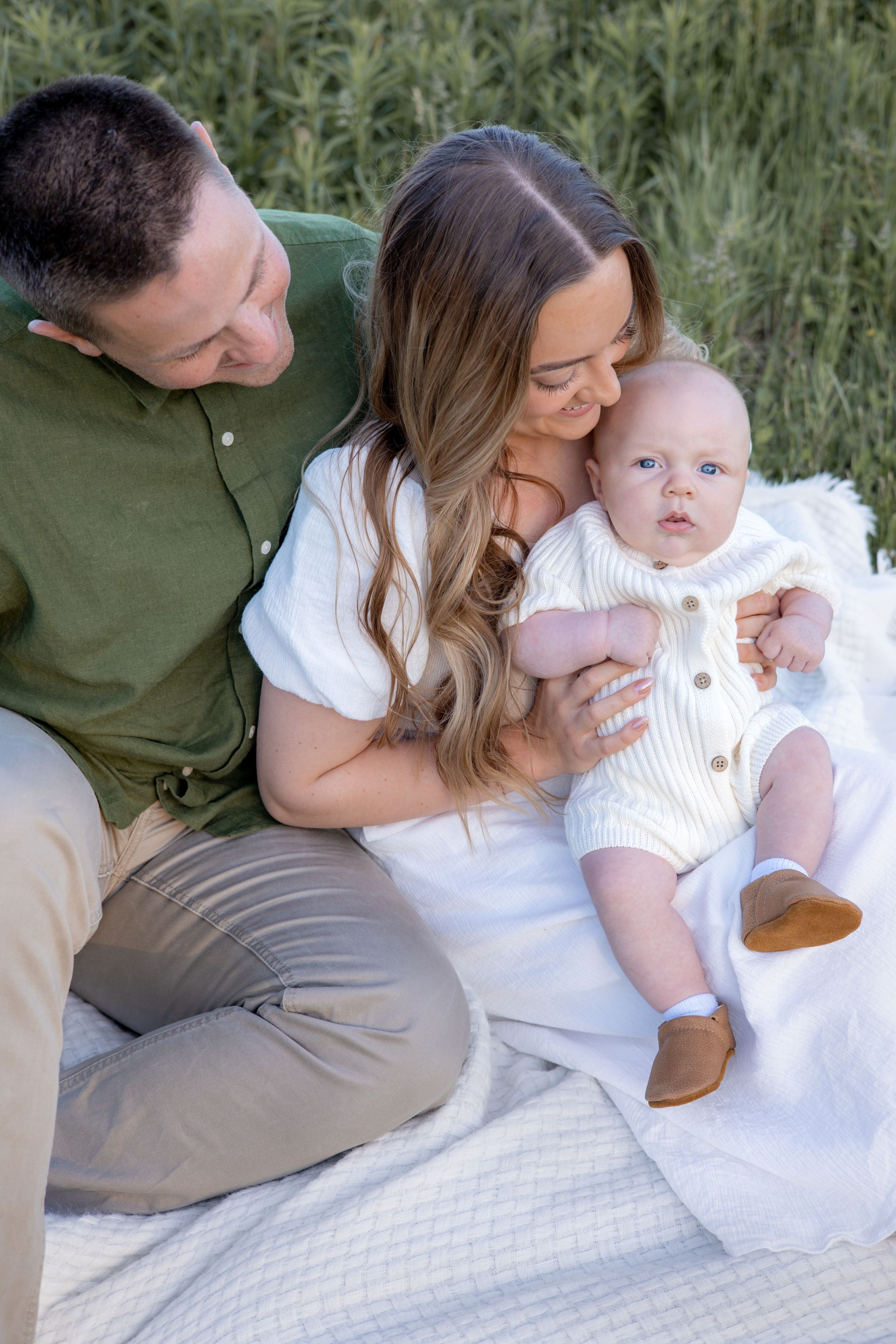 Waynesboro, Virginia lifestyle photographer capturing outdoor family portraits. Cherish authentic moments and freeze memories.
