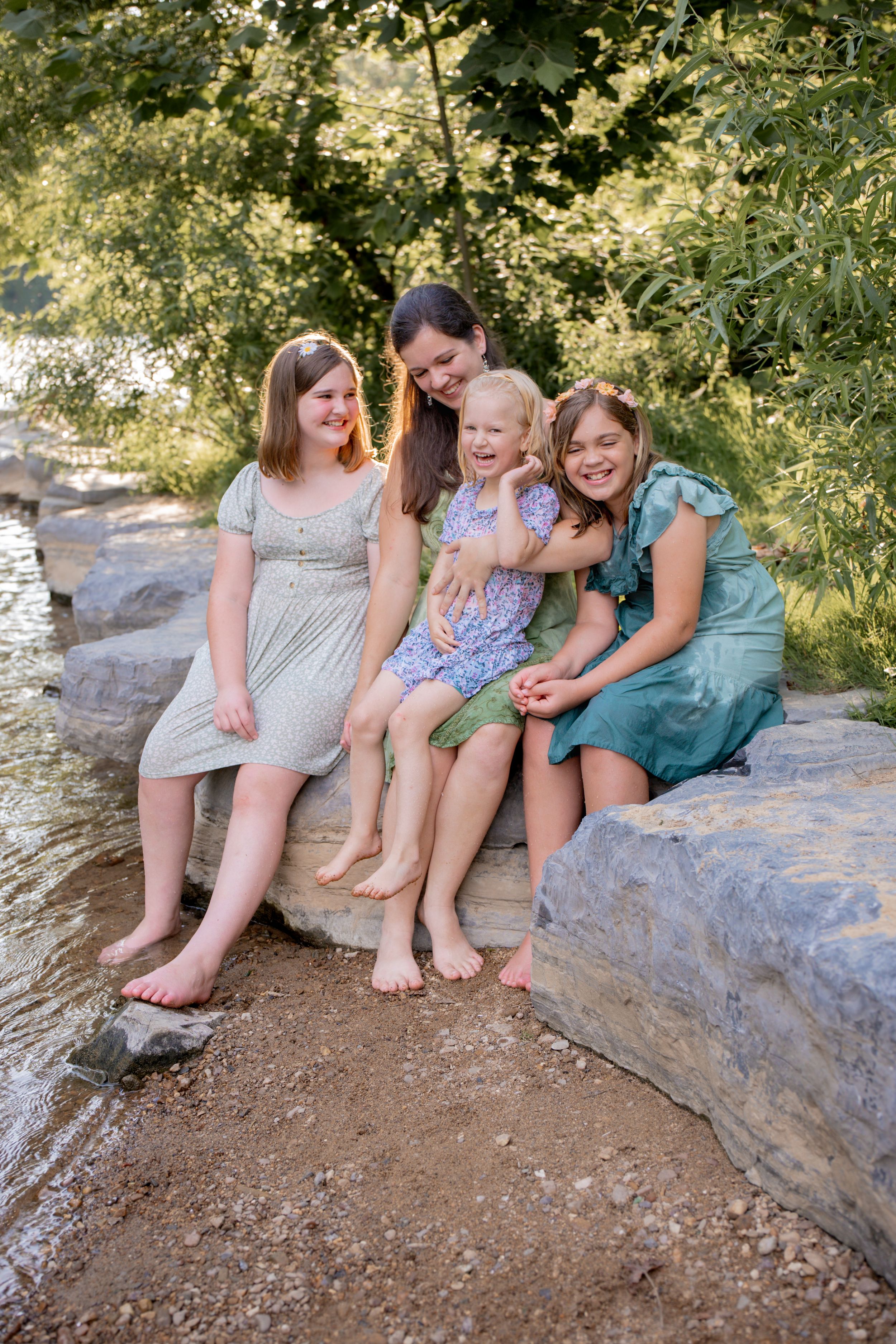 Waynesboro, Virginia lifestyle photographer capturing outdoor family portraits. Cherish authentic moments and freeze memories.
