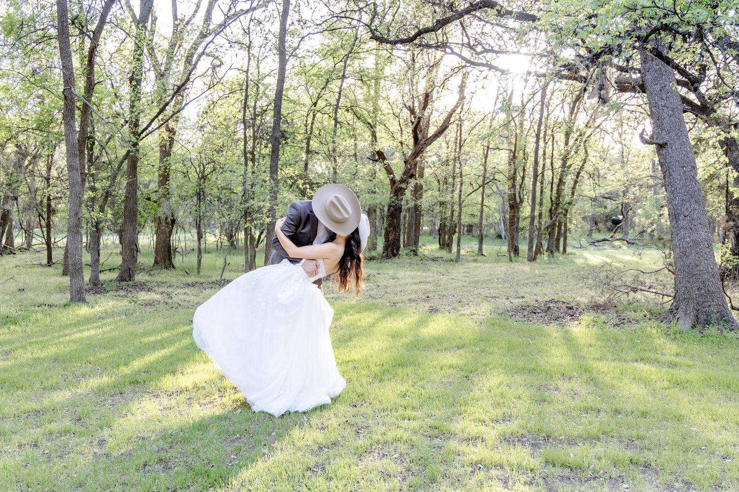 Country themed wedding in Austin Texas captured by Chloe Storm Photo.
