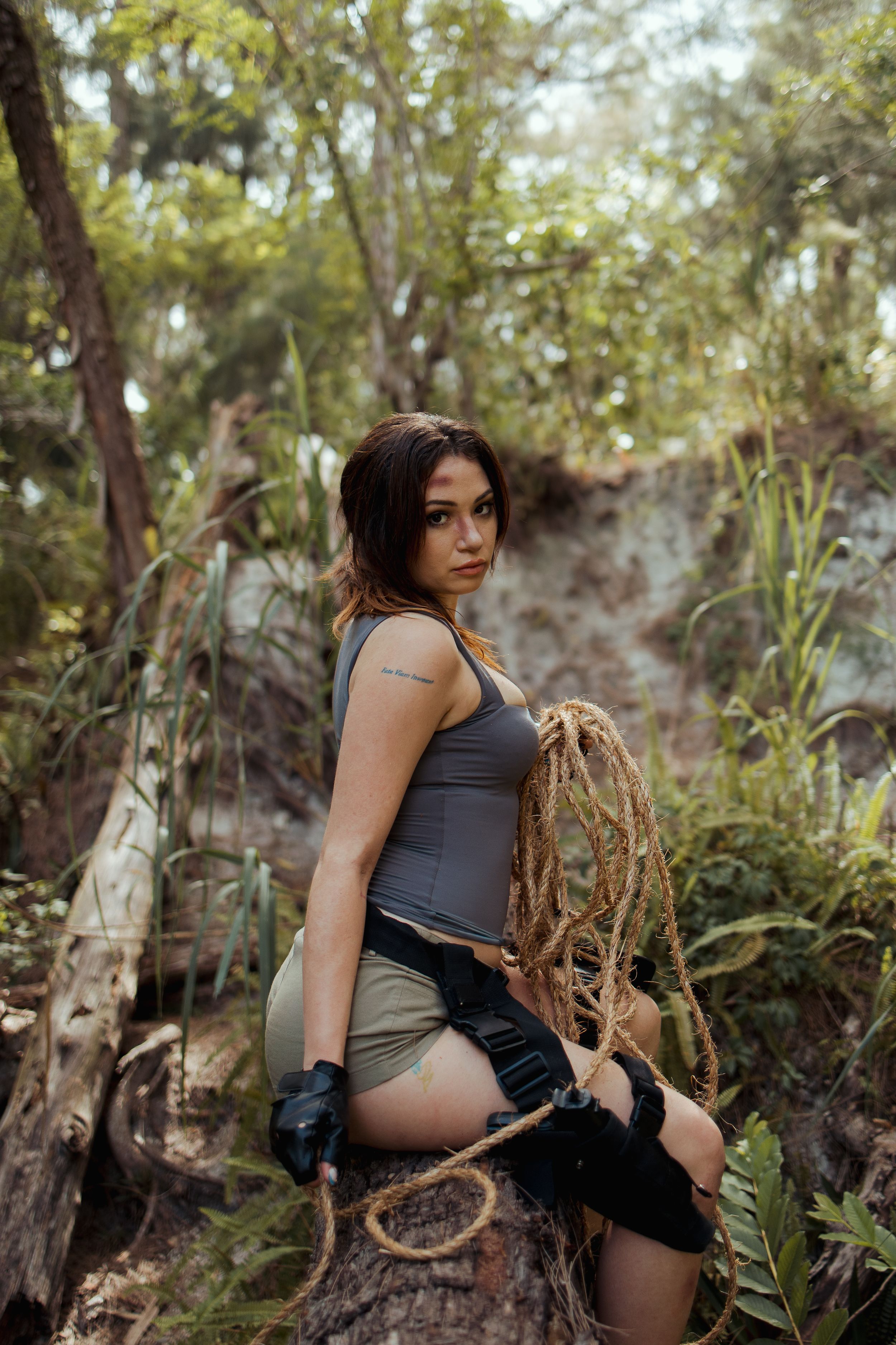 Editorial jungle adventure portrait in Fort Lauderdale – Mannyportraits photography for cosplay and performance art.