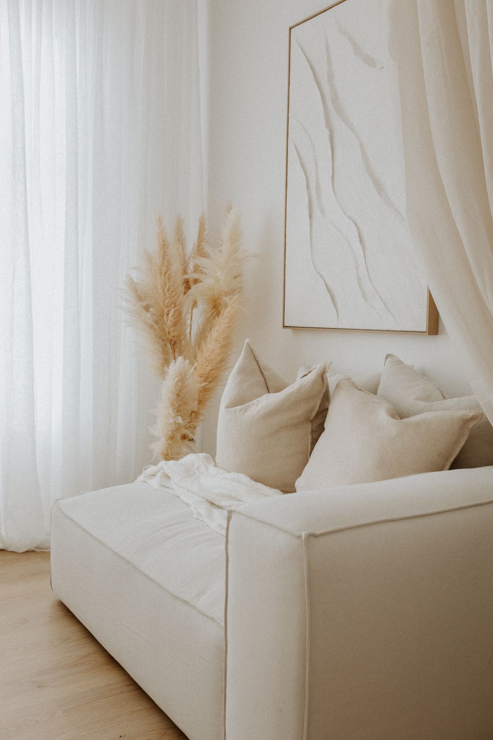 Lauren Lunn’s Adelaide studio, set up for relaxed newborn and family photo sessions. Based in Tea Tree Gully, it has soft light and textures