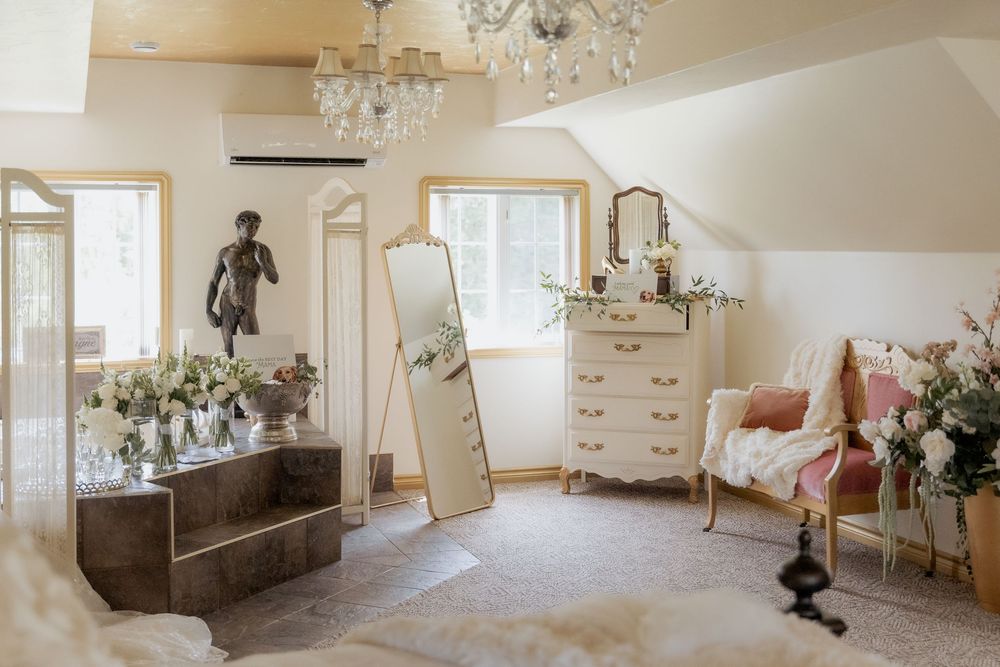 Bridal suite at Whispering Willow wedding venue in Scoudouc New Brunswick. Light and airy wedding photography fine art editorial style