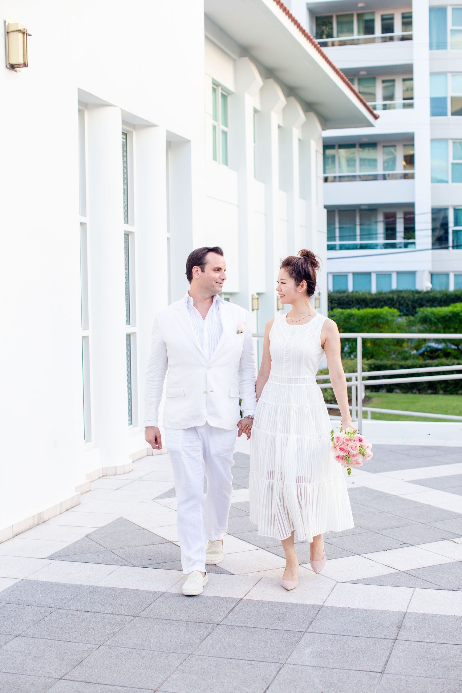 Bride and groom. Micro wedding in San Juan, Puerto Rico.