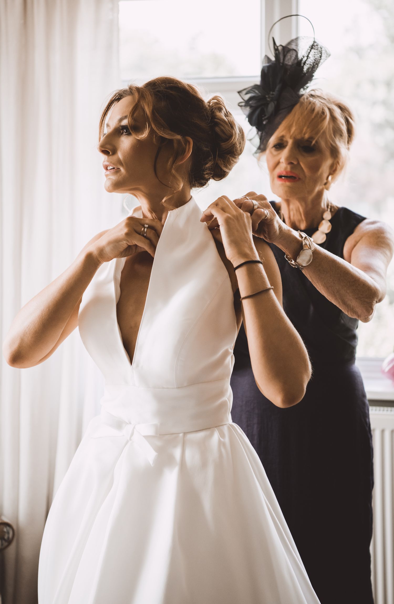 candid romantic atmospheric wedding photography by Rose and Rainbow Photography