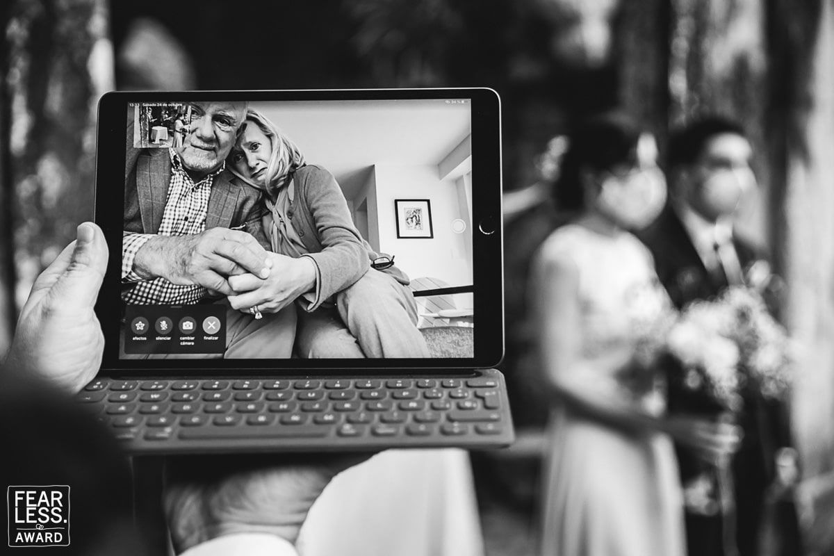 Fearless Photographers award-winning image of a vibrant couple's celebration by Cátia Regina in Portugal.