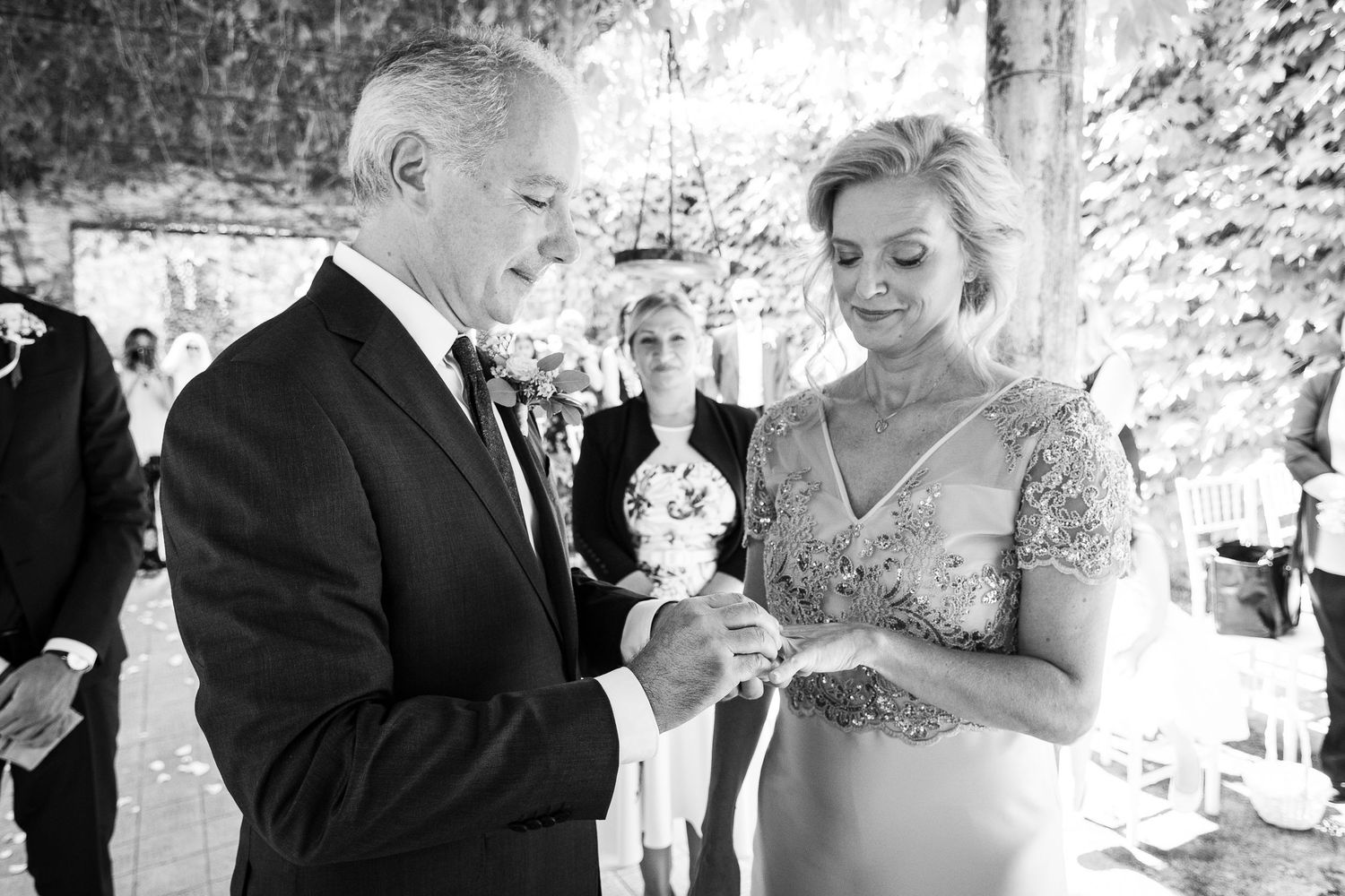 matrimonio-udine-castello-cerimonia-scambio fedi-sposi
