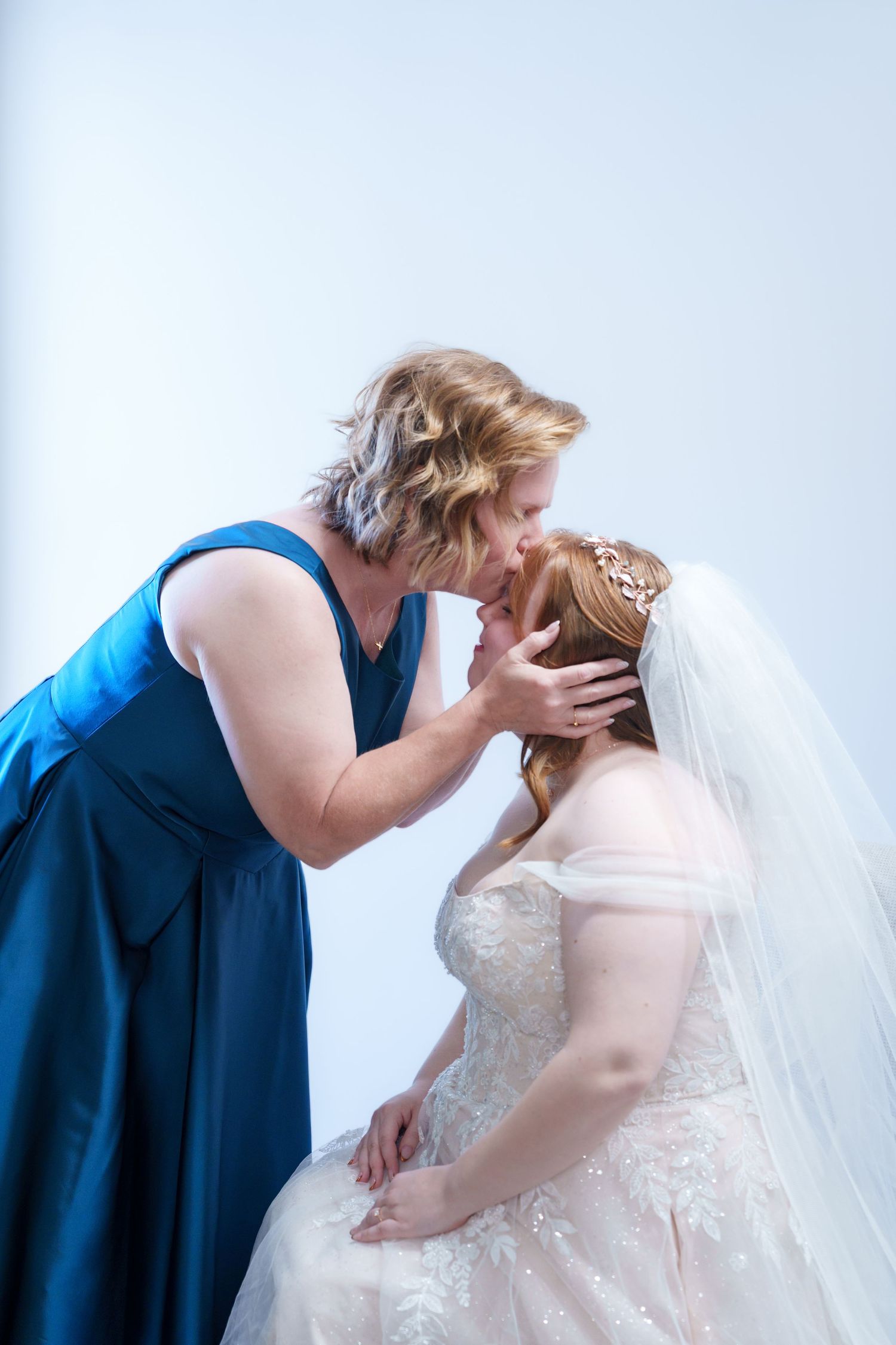 wedding photography Fort Worth Dallas bride groom bridal party poses wedding dress natural airy style Southlake Texas wedding photographer