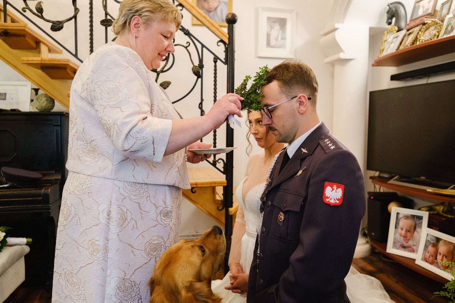 Błogosławieństwo przez rodziców przed ślubem.