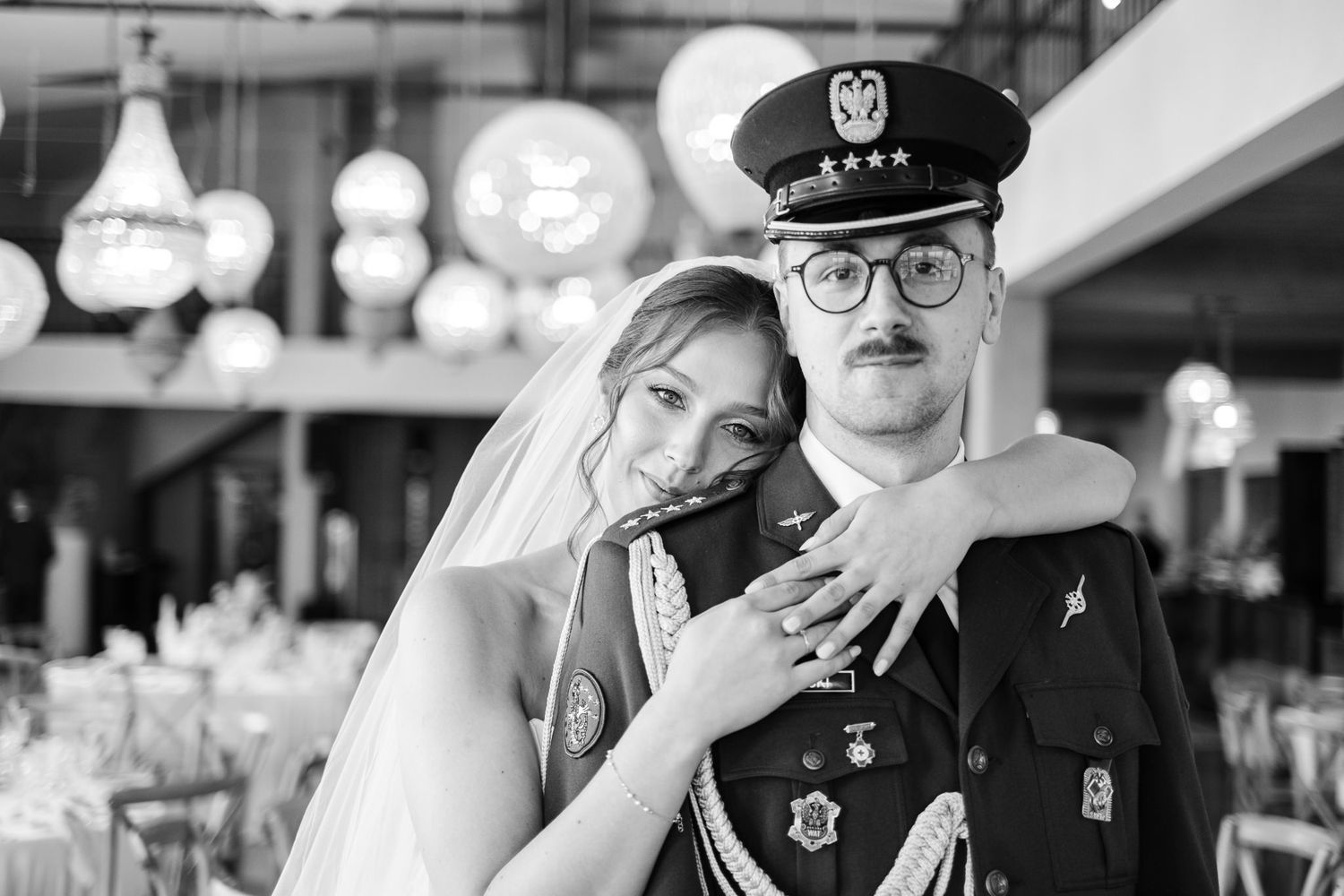 Para młoda na sali w VillaLove w Izdebniku.