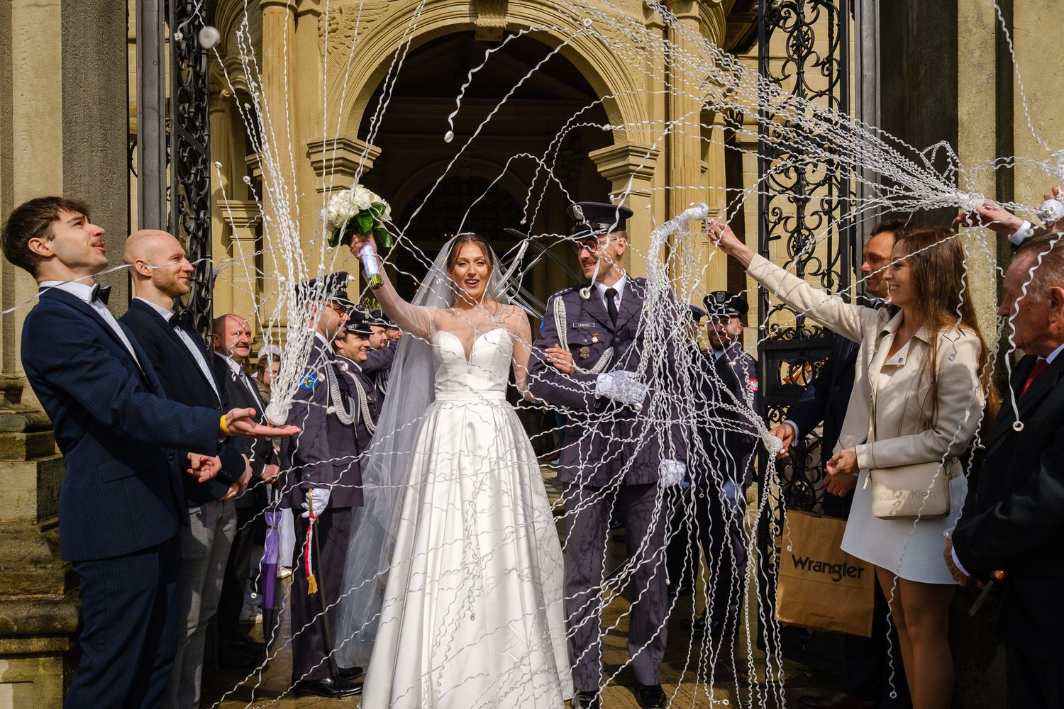 Confetti w Kościele Wniebowzięcia NMP w Brodach