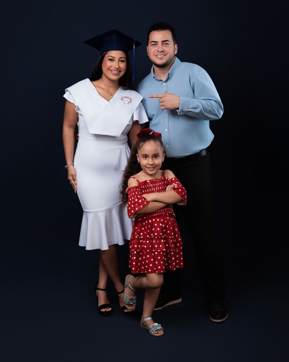 Fotografía de graduación ITSC San Luis en estudio con la familia