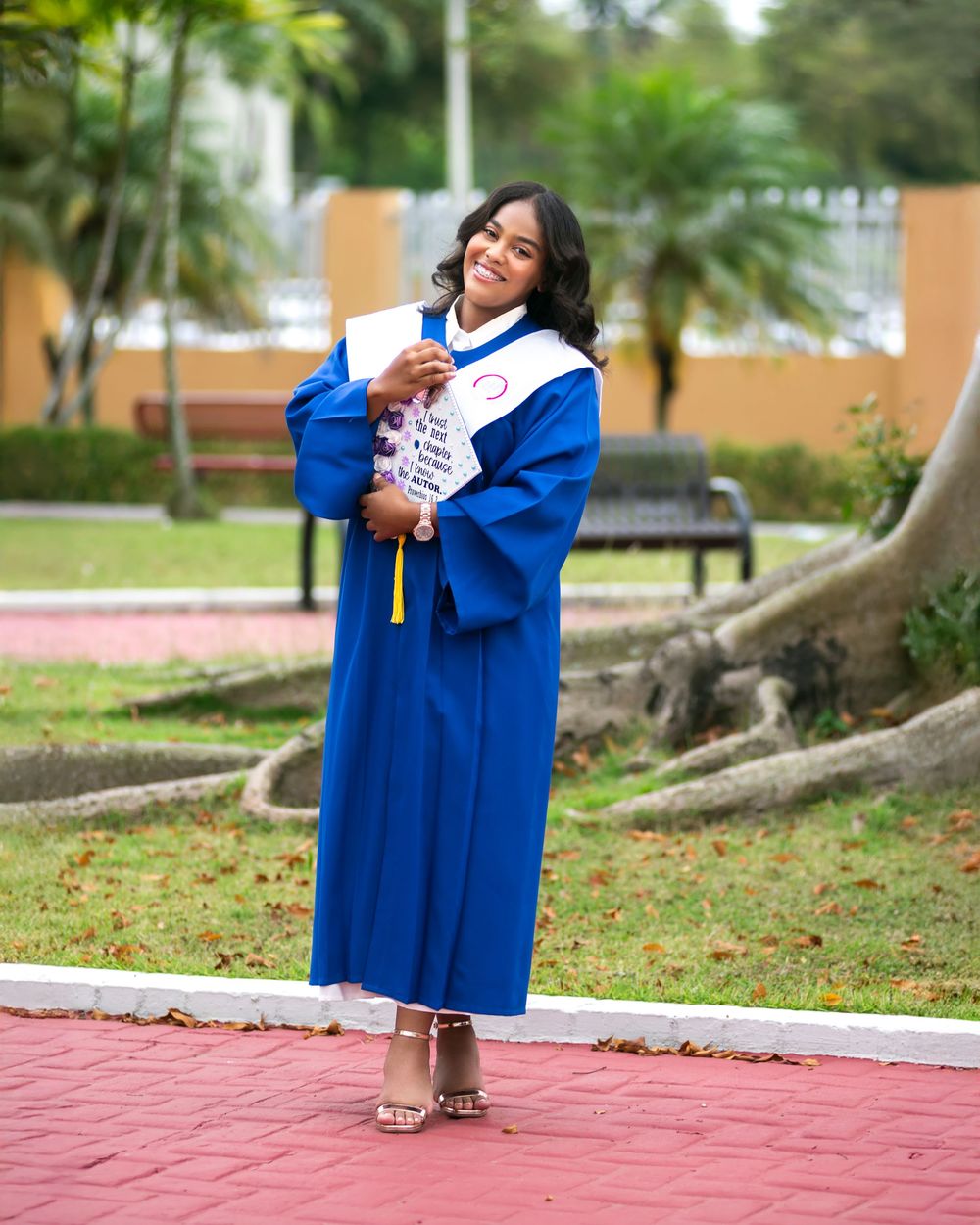 Sesión fotográfica de graduación ITSC San Luis , fotos profesionales y creativas en estudio o exteriores en República Dominicana