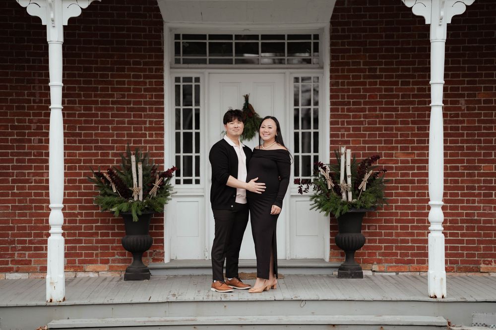 GTA-based photographer specializing in weddings, events, and real, meaningful moments.