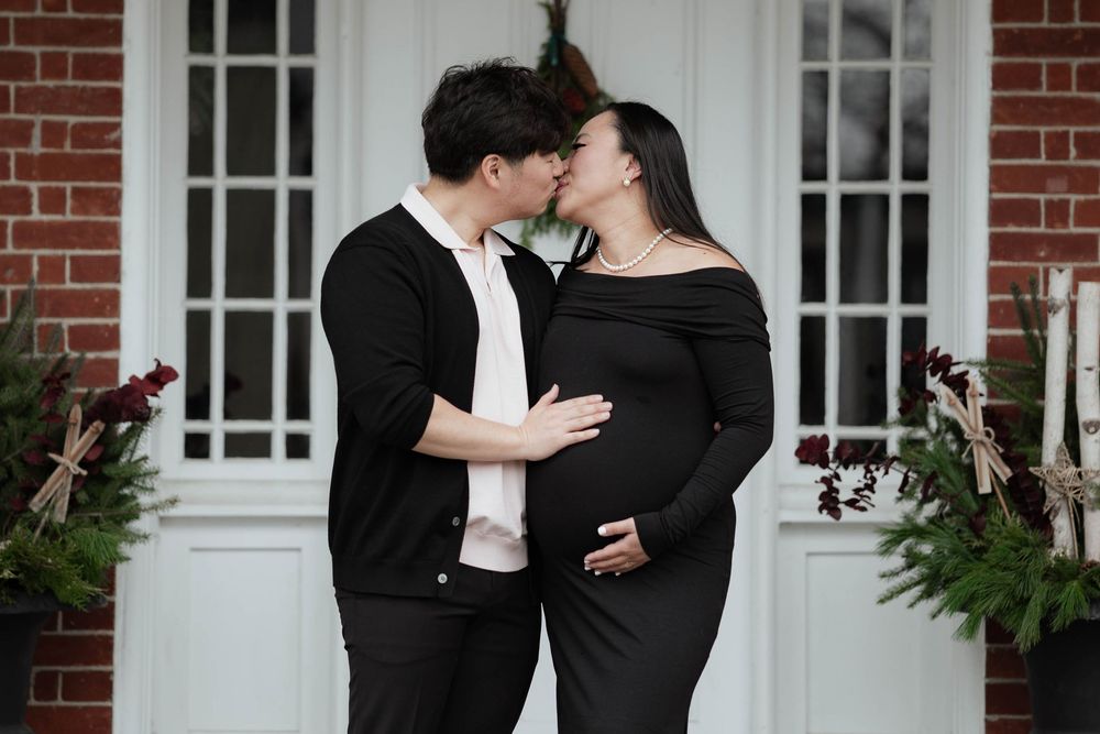 GTA-based photographer specializing in weddings, events, and real, meaningful moments.