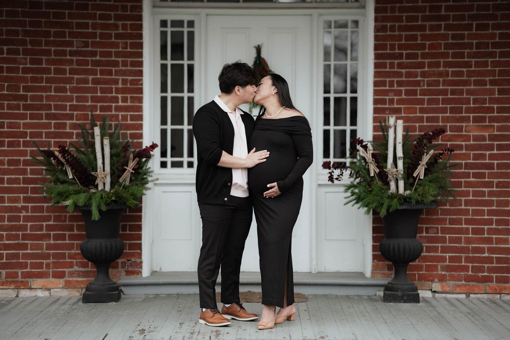 GTA-based photographer specializing in weddings, events, and real, meaningful moments.