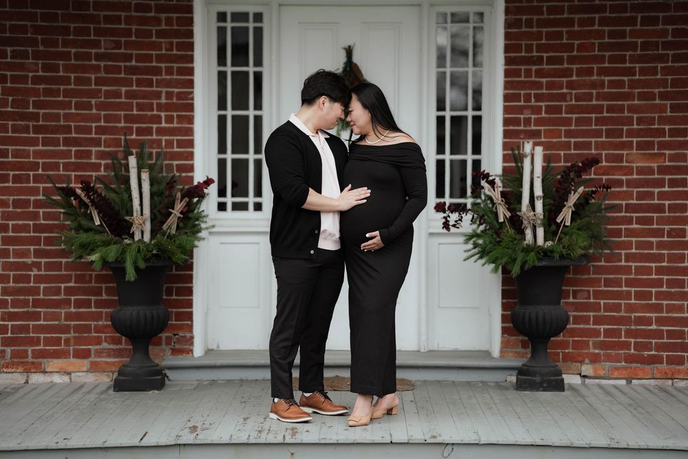 GTA-based photographer specializing in weddings, events, and real, meaningful moments.