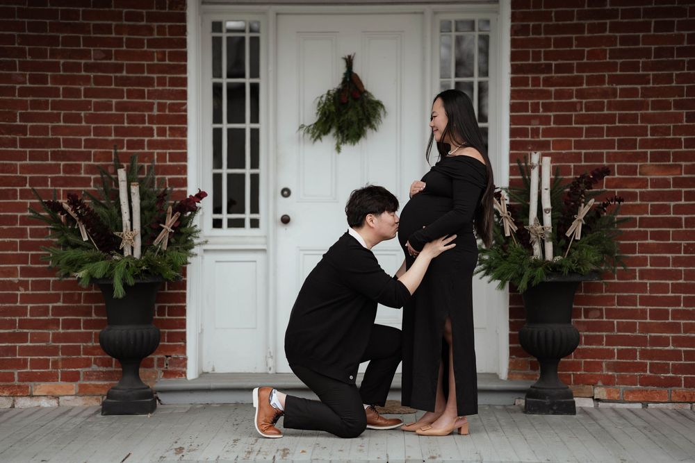 GTA-based photographer specializing in weddings, events, and real, meaningful moments.