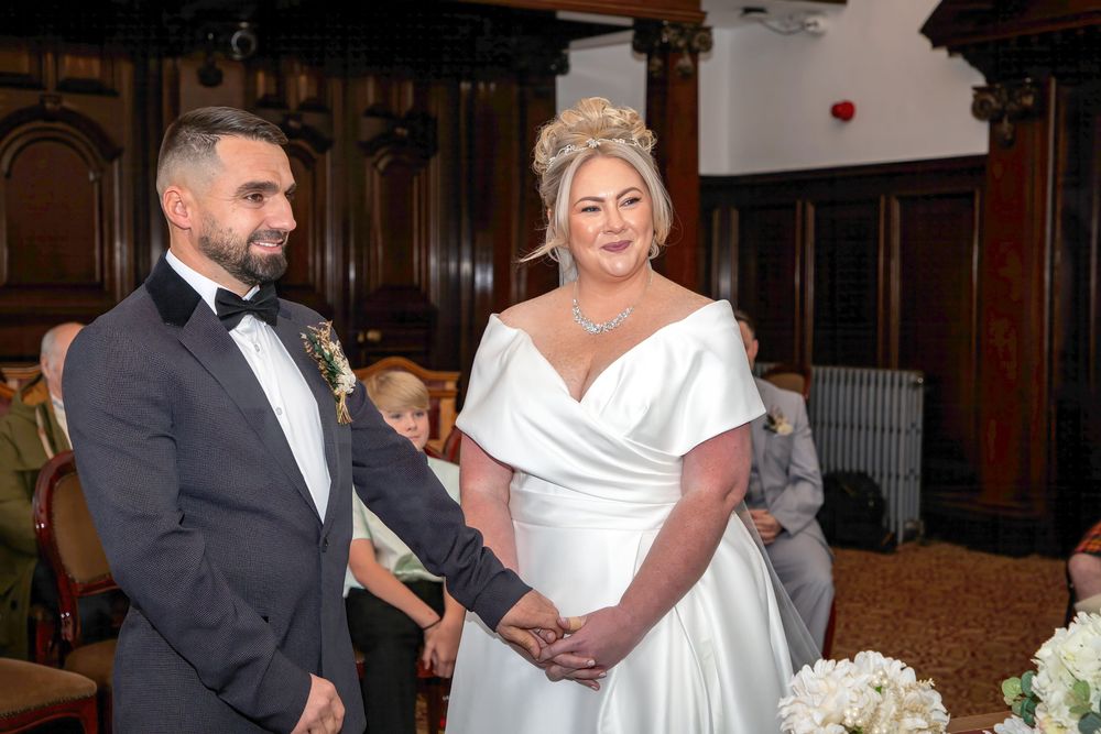 Mecure Hotel Haydock. elysian photography. wedding photography. St Helens Town Hall. St Helens wedding photography.
