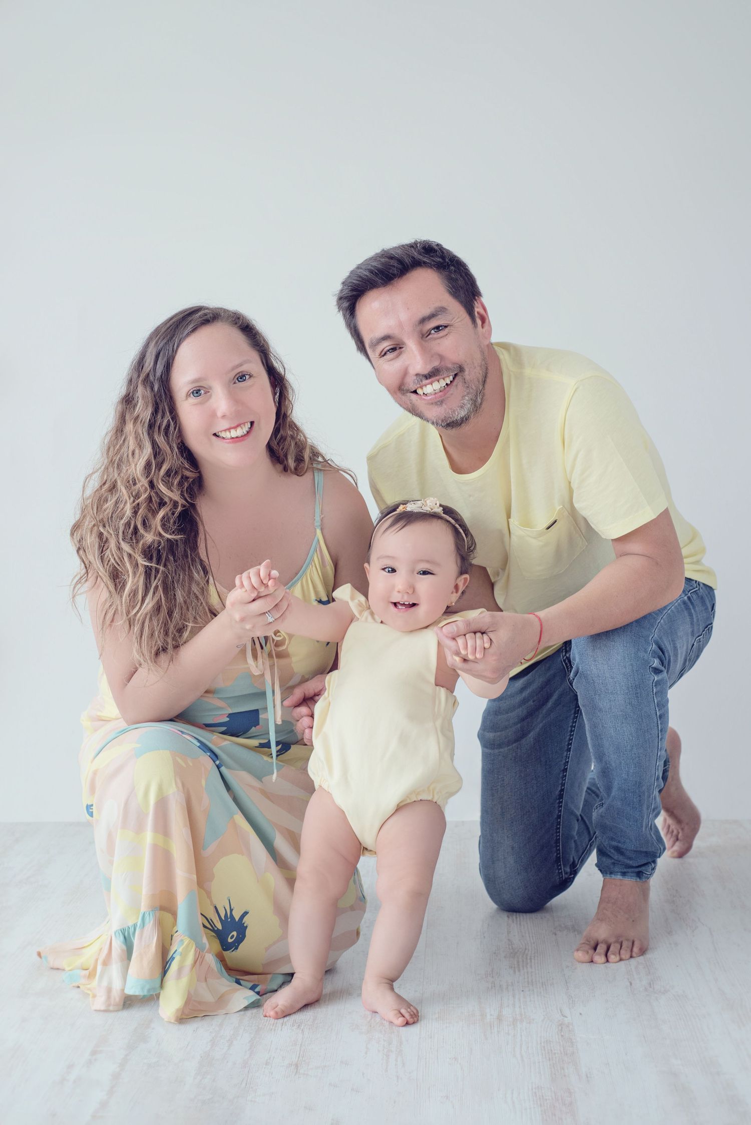 Sesión Fotográfica Bebés, Niños, Familia, Embarazo. Momentos espontáneos, luz natural. Estudio en Reñaca. Sesión de Fotos Familiar.