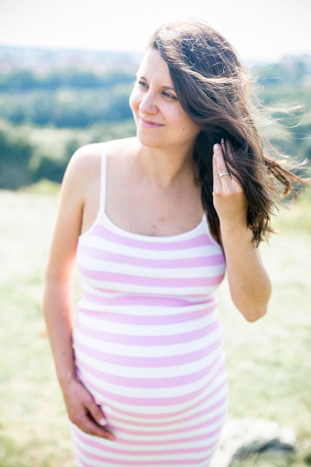 family and beloved photos Eva Neuman Fine Art photographer empathy and elegance mom-to-be pregnancy photo baby Prague