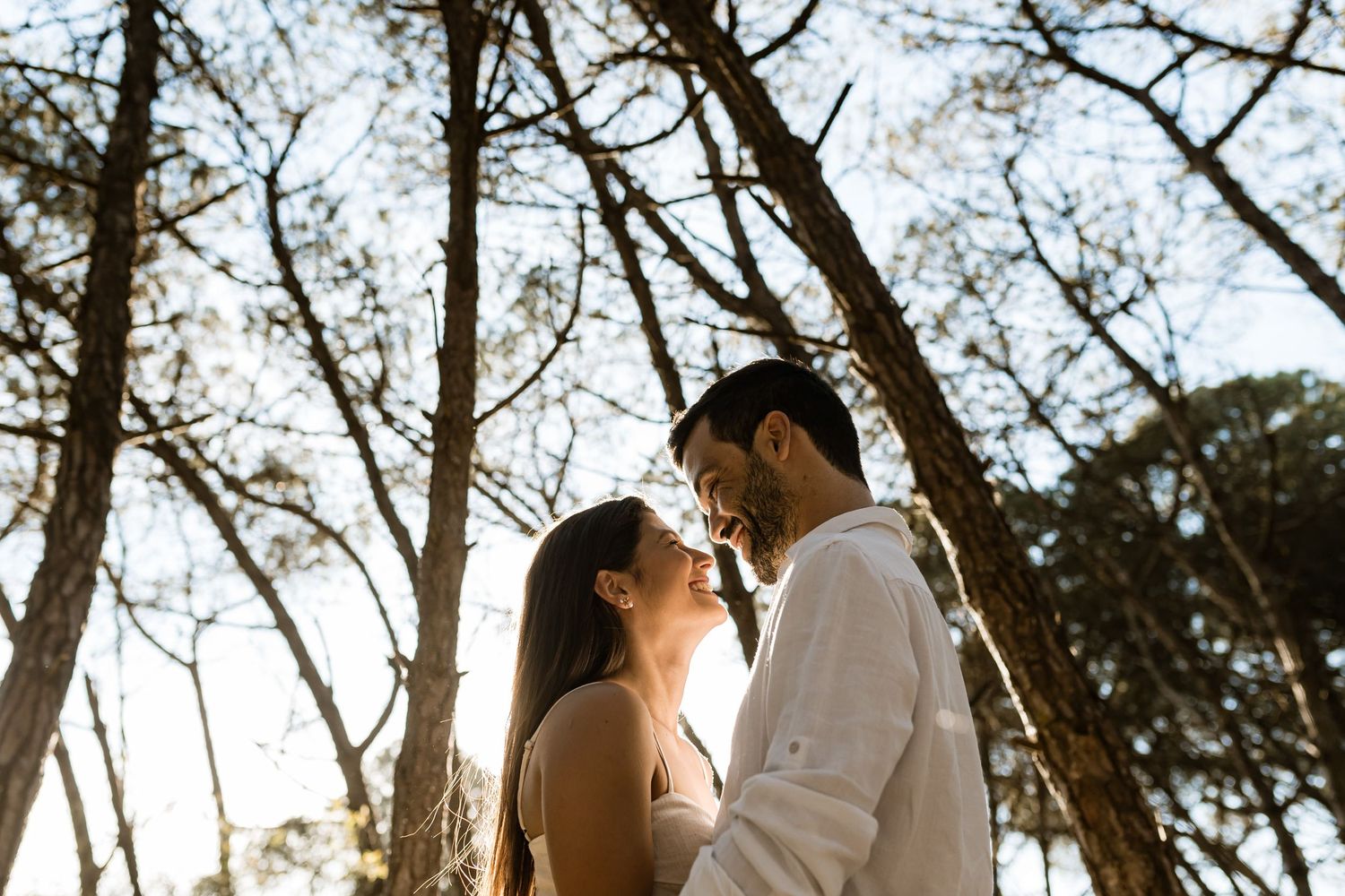 pre-wedding photos in Fonte da Telha Lisbon with couple in warm sunset light